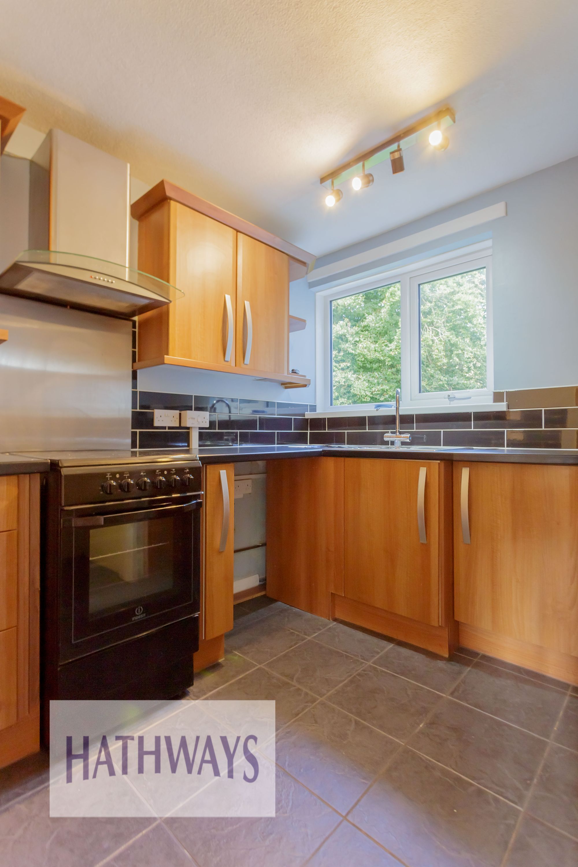 2 bed flat for sale in Edlogan Way, Cwmbran  - Property Image 4