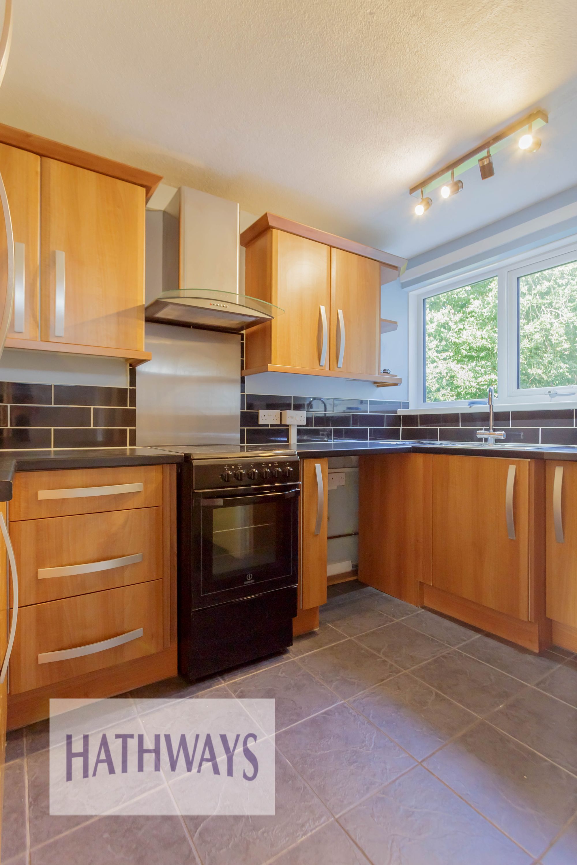 2 bed flat for sale in Edlogan Way, Cwmbran  - Property Image 3
