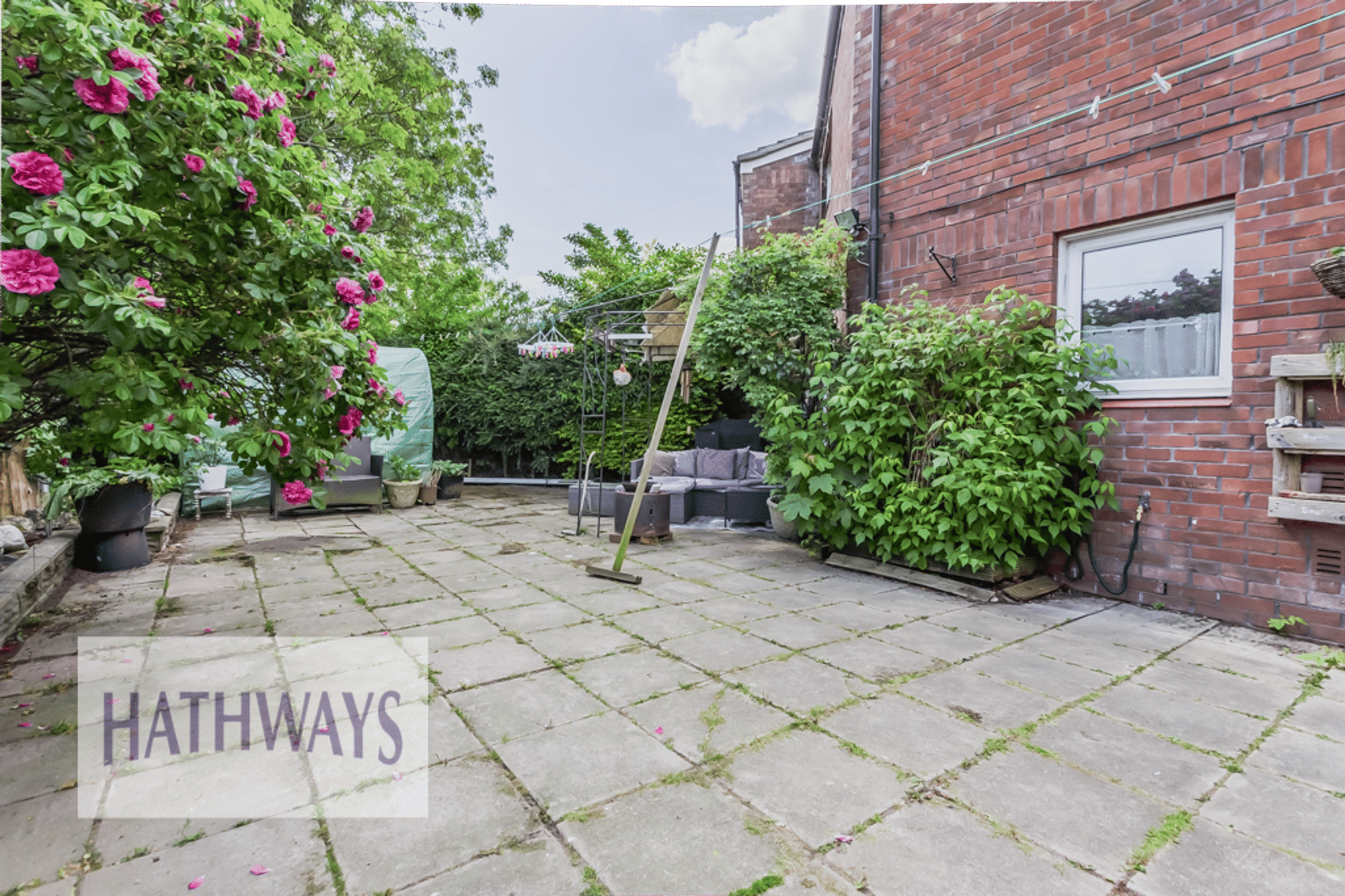 4 bed mid-terraced house for sale in Snowdon Court, Cwmbran  - Property Image 2