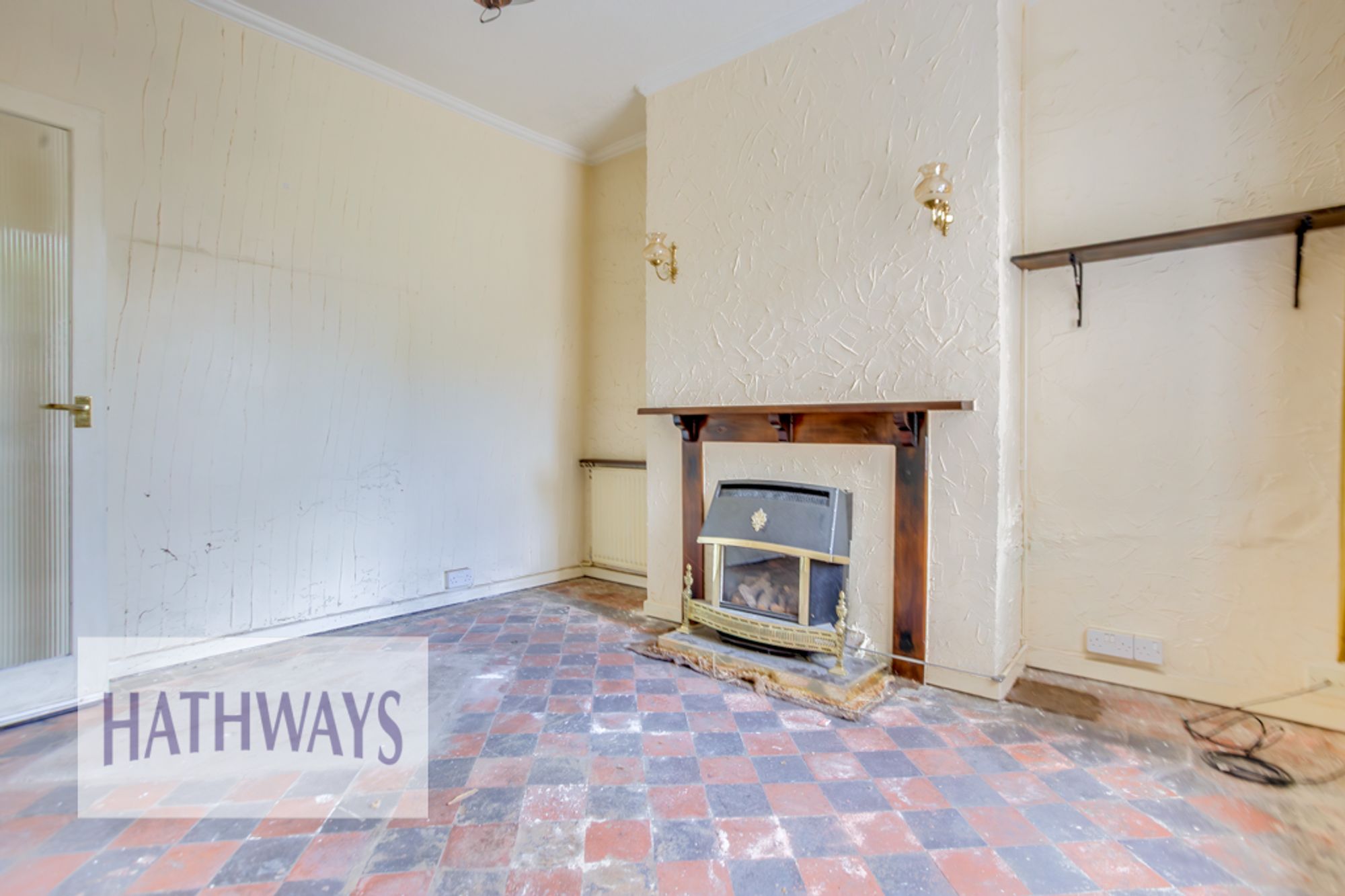 3 bed mid-terraced house for sale in Grove Place, Pontypool 8