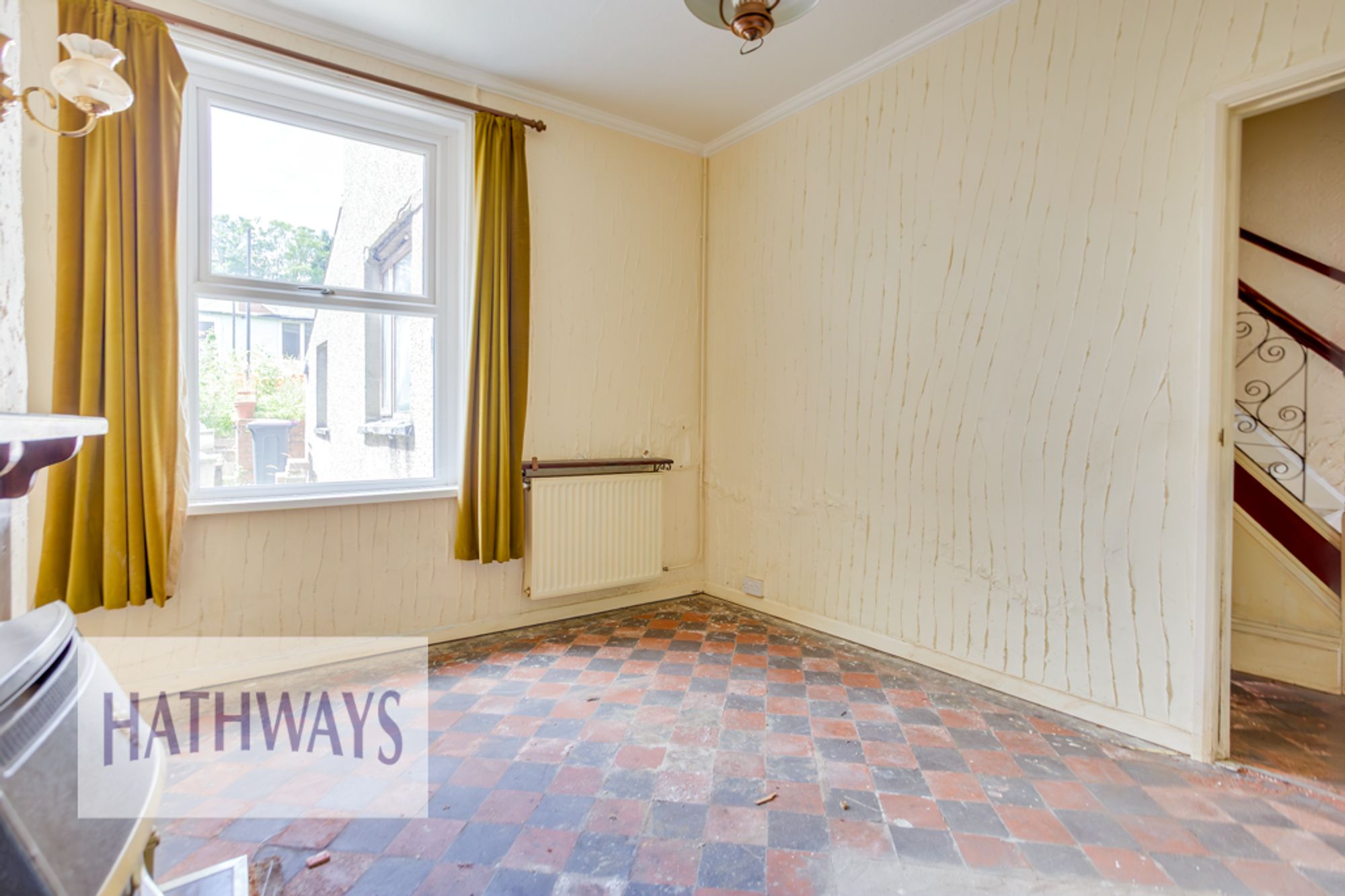 3 bed mid-terraced house for sale in Grove Place, Pontypool 9