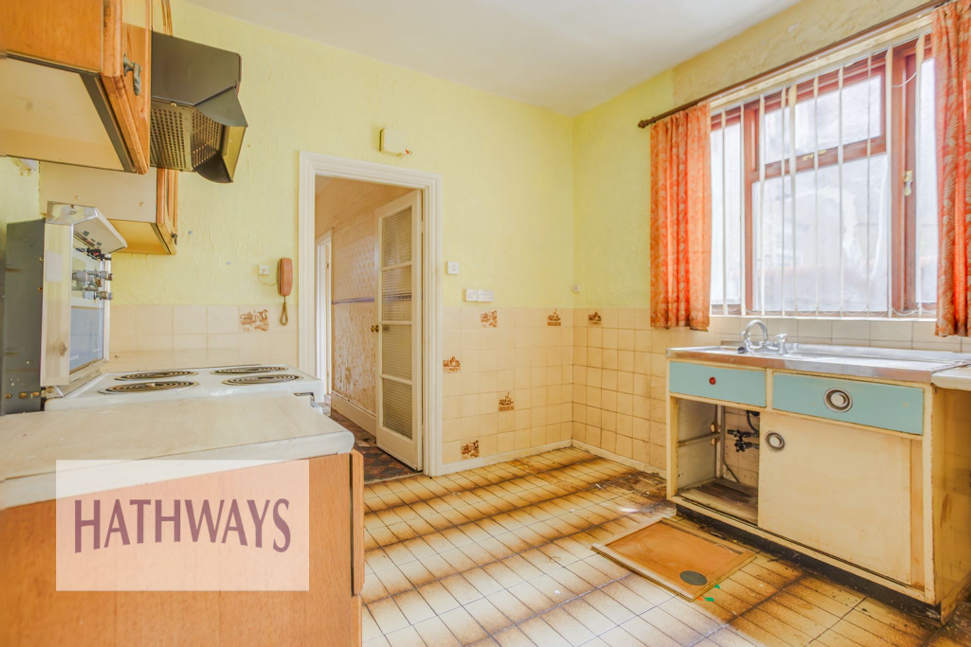 3 bed mid-terraced house for sale in Grove Place, Pontypool 13