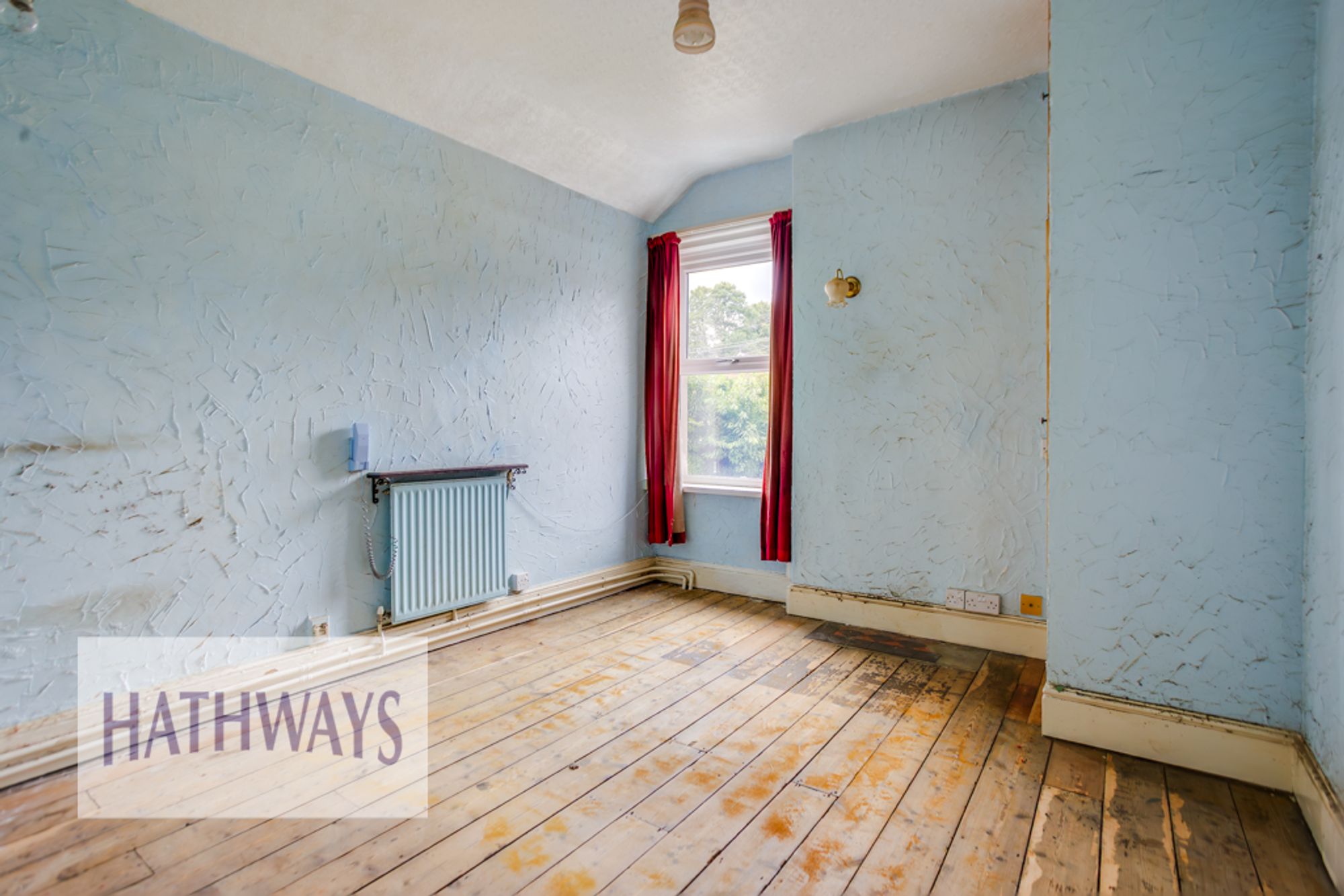 3 bed mid-terraced house for sale in Grove Place, Pontypool 26