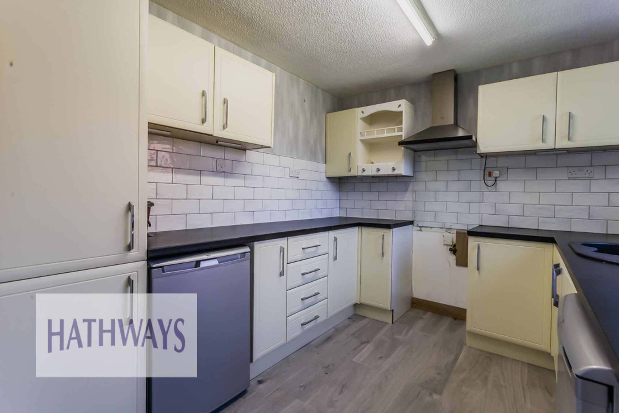 4 bed detached house to rent in The Brades, Newport 10