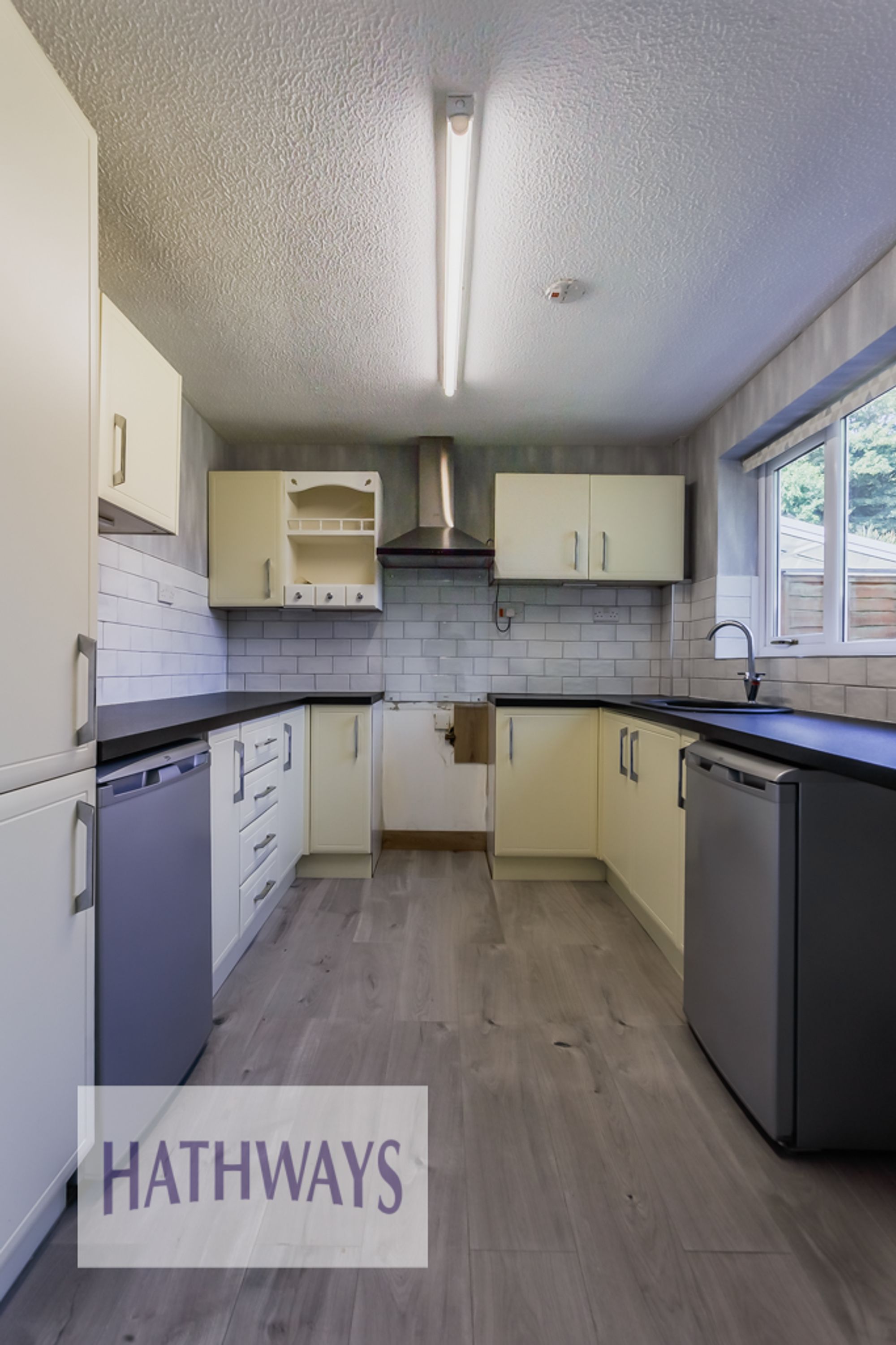 4 bed detached house to rent in The Brades, Newport 9