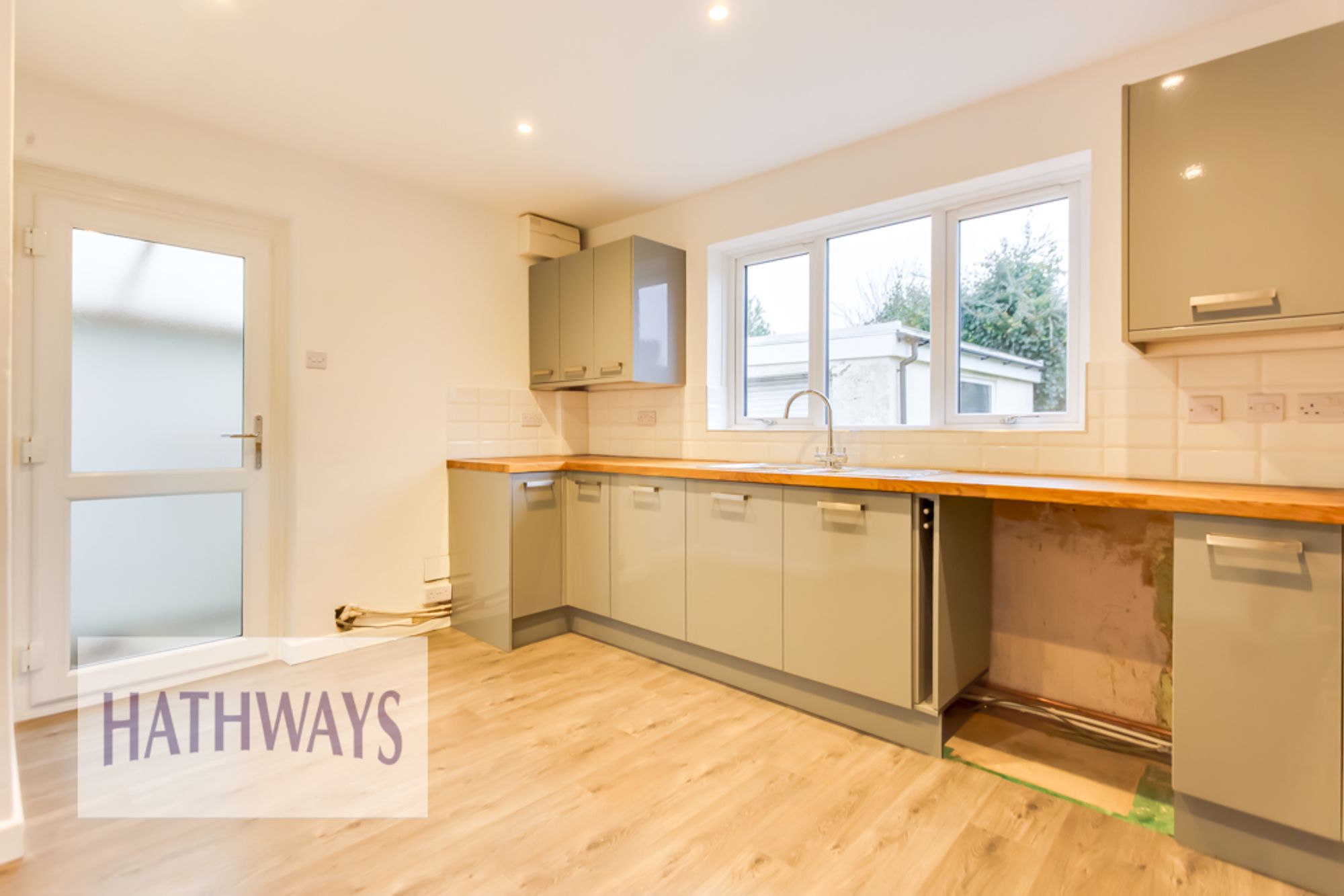 2 bed detached bungalow to rent in Cefn Close, Croesyceiliog, NP44 4
