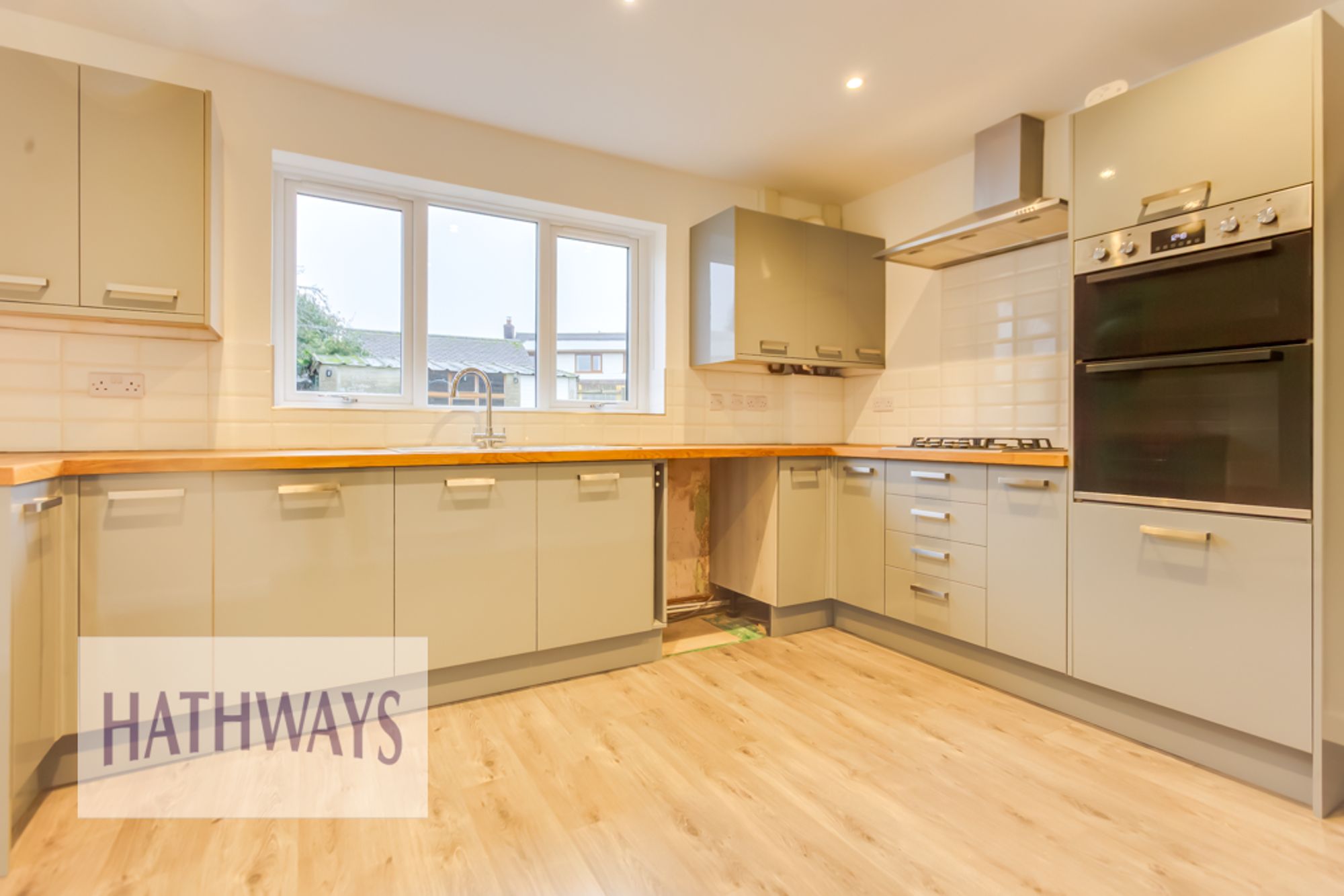 2 bed detached bungalow to rent in Cefn Close, Croesyceiliog, NP44 3