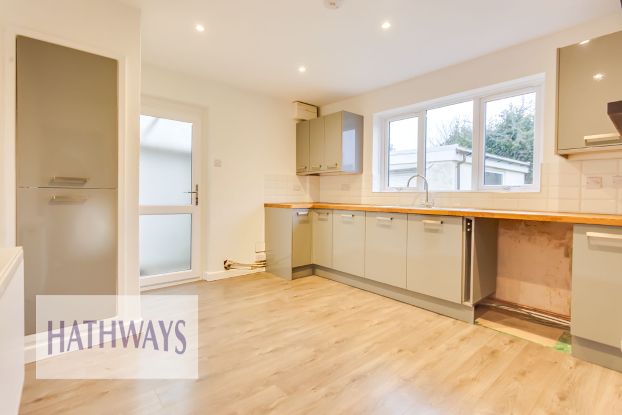 2 bed detached bungalow to rent in Cefn Close, Croesyceiliog, NP44 1