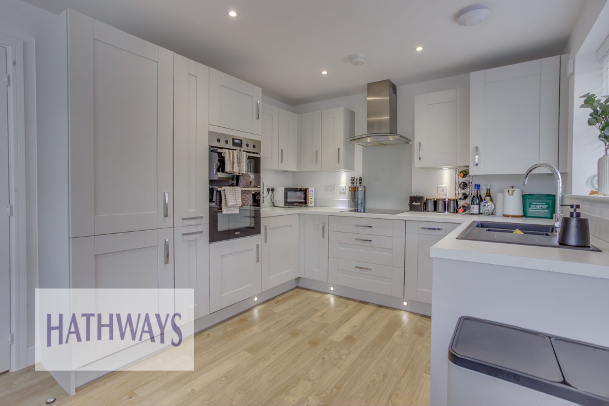 3 bed detached house to rent in Heol Ewen, Cwmbran 1