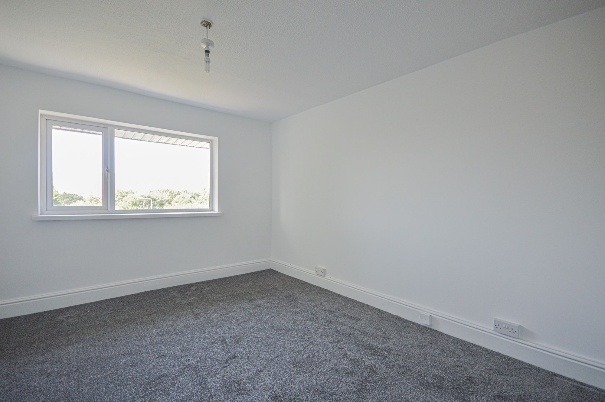 2 bed terraced house to rent in Steepfield, Cwmbran 10