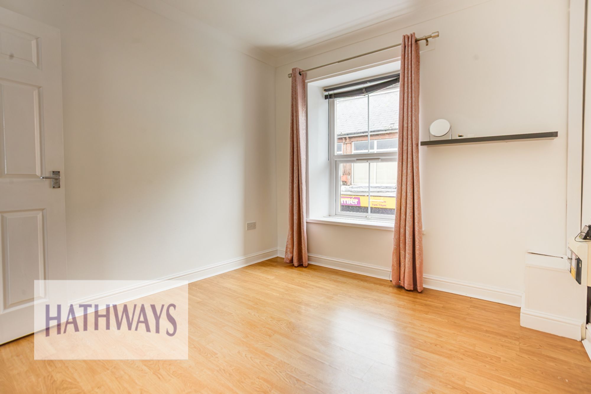 2 bed flat to rent in Windsor Road, Pontypool - Property Image 9