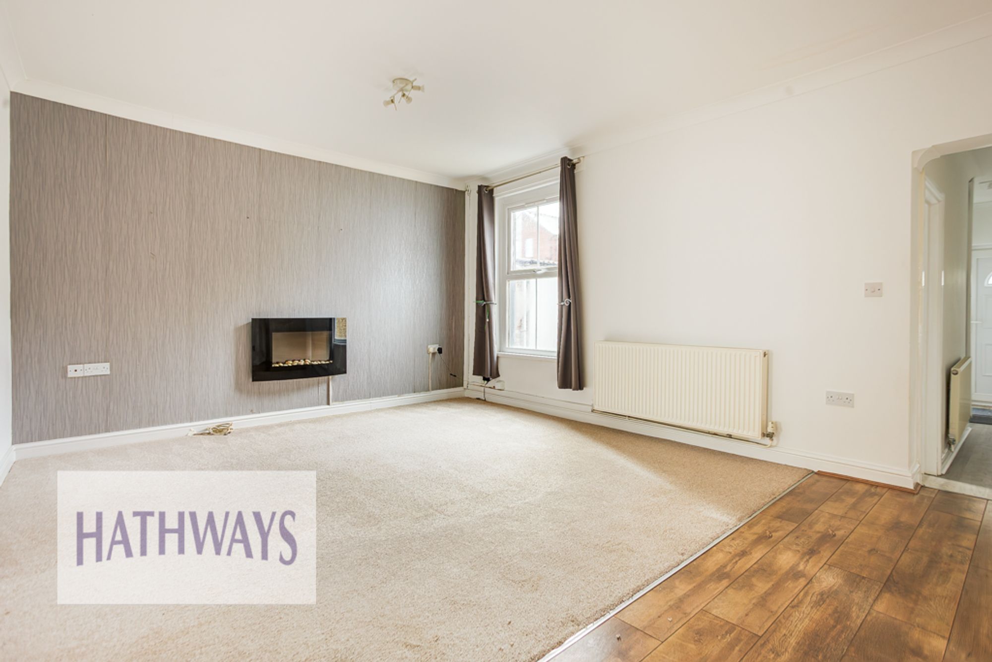 2 bed flat to rent in Windsor Road, Pontypool 3