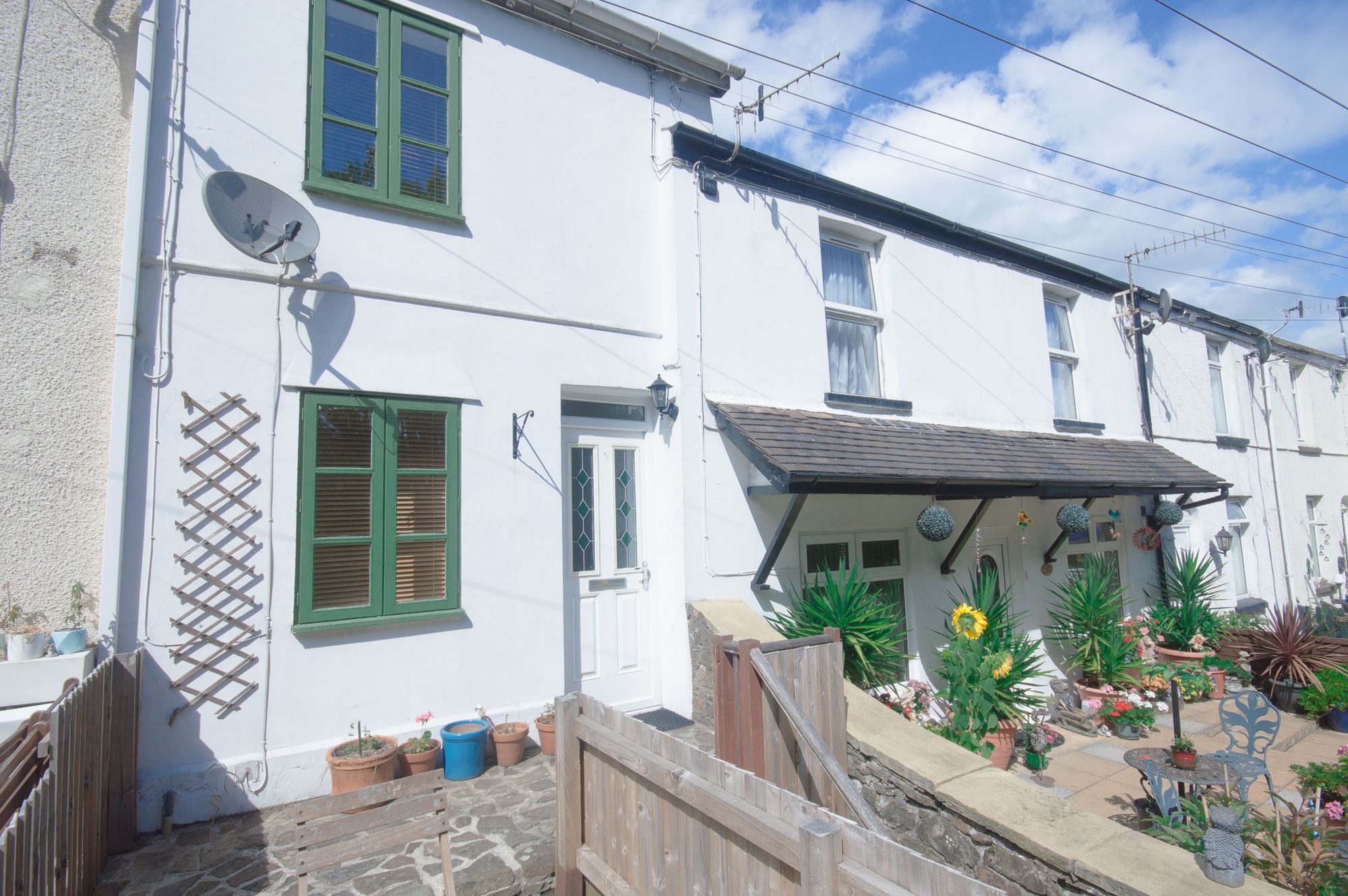 2 bed terraced house to rent in Albion Road, Pontypool, NP4 