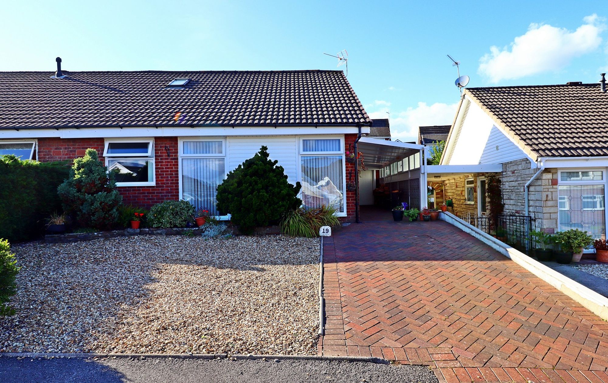 4 bed for sale in Mayfield Place, Pontyclun  - Property Image 1