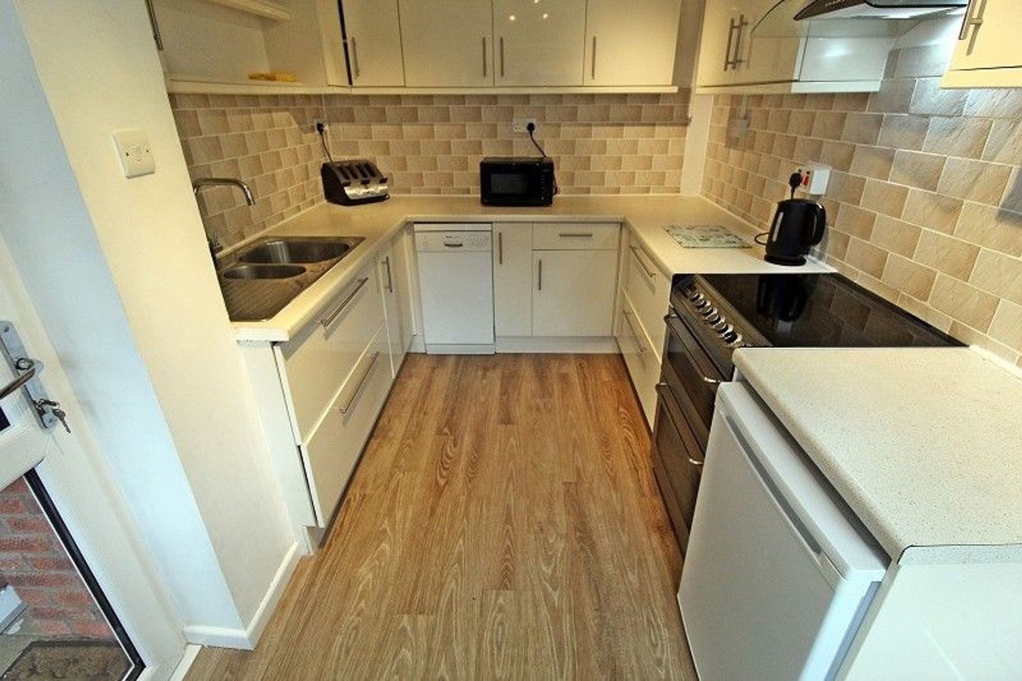 4 bed for sale in Mayfield Place, Pontyclun  - Property Image 8