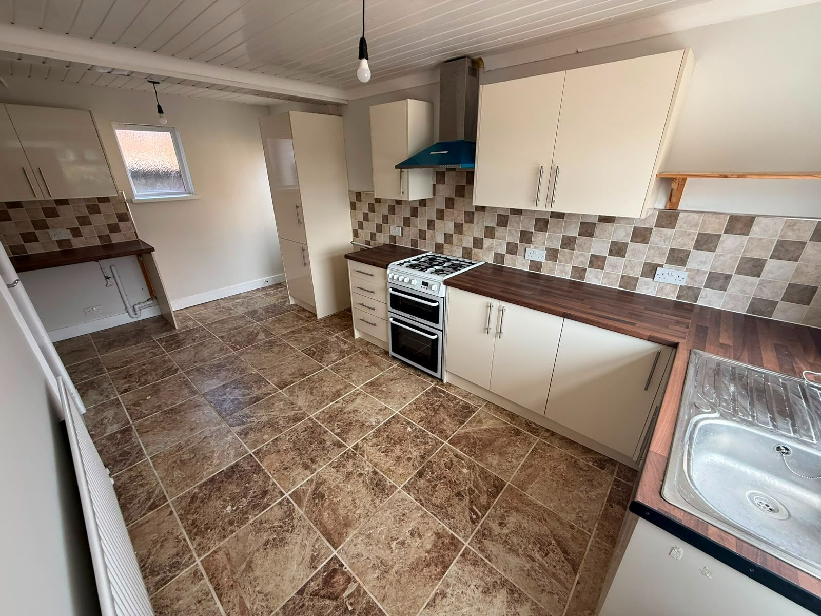 3 bed semi-detached house to rent in Malling Walk, Middlesbrough 1