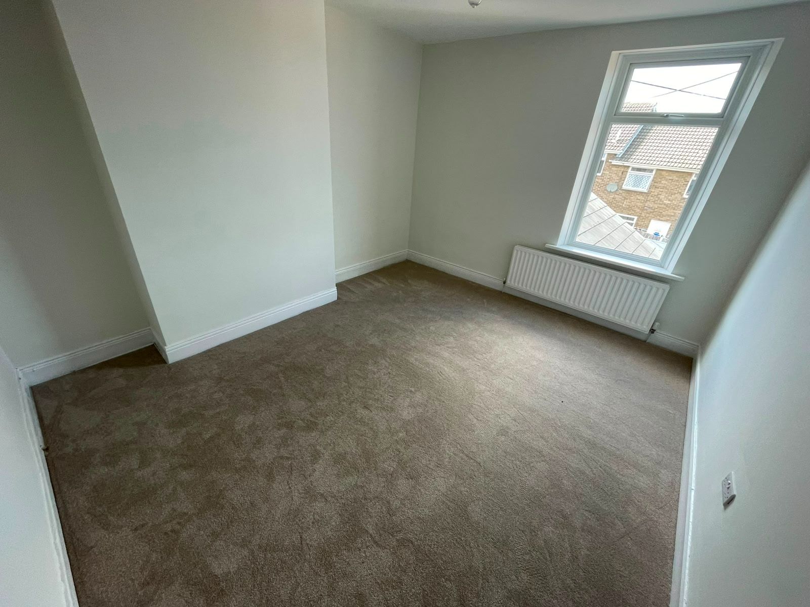 3 bed terraced house to rent in North Thorn, Shield Row, Stanley 7