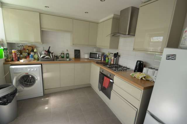 6 bed house share to rent in Heaton Park Road, Newcastle Upon Tyne  - Property Image 2