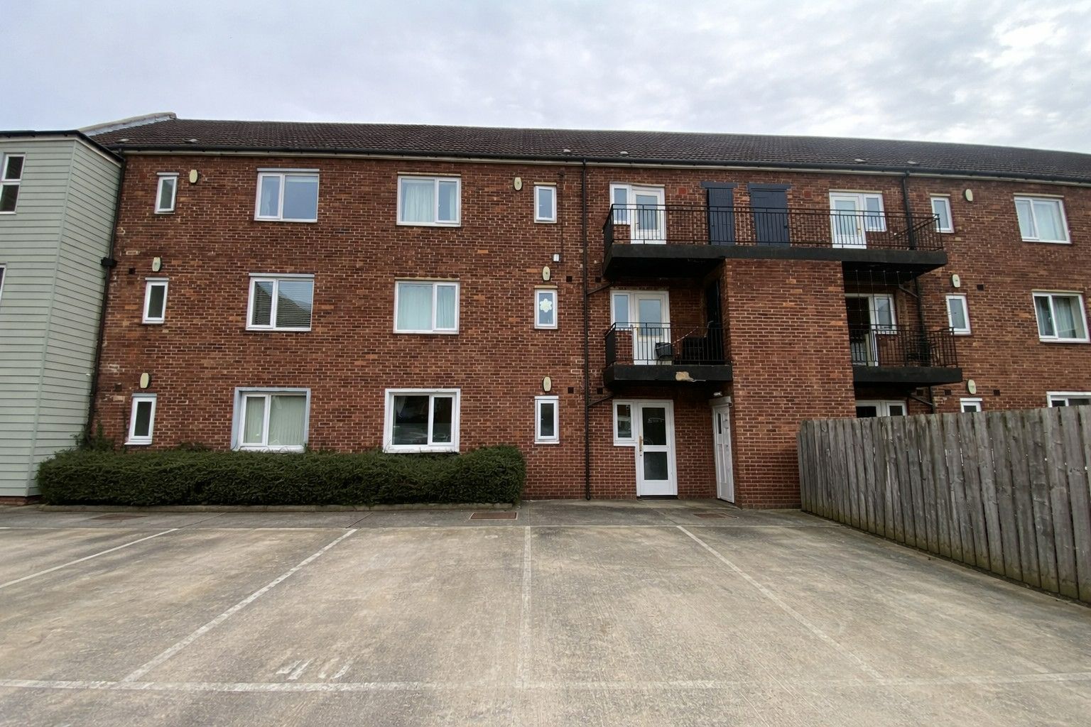 2 bed flat to rent in Park Avenue, Gosforth, Newcastle upon Tyne  - Property Image 1