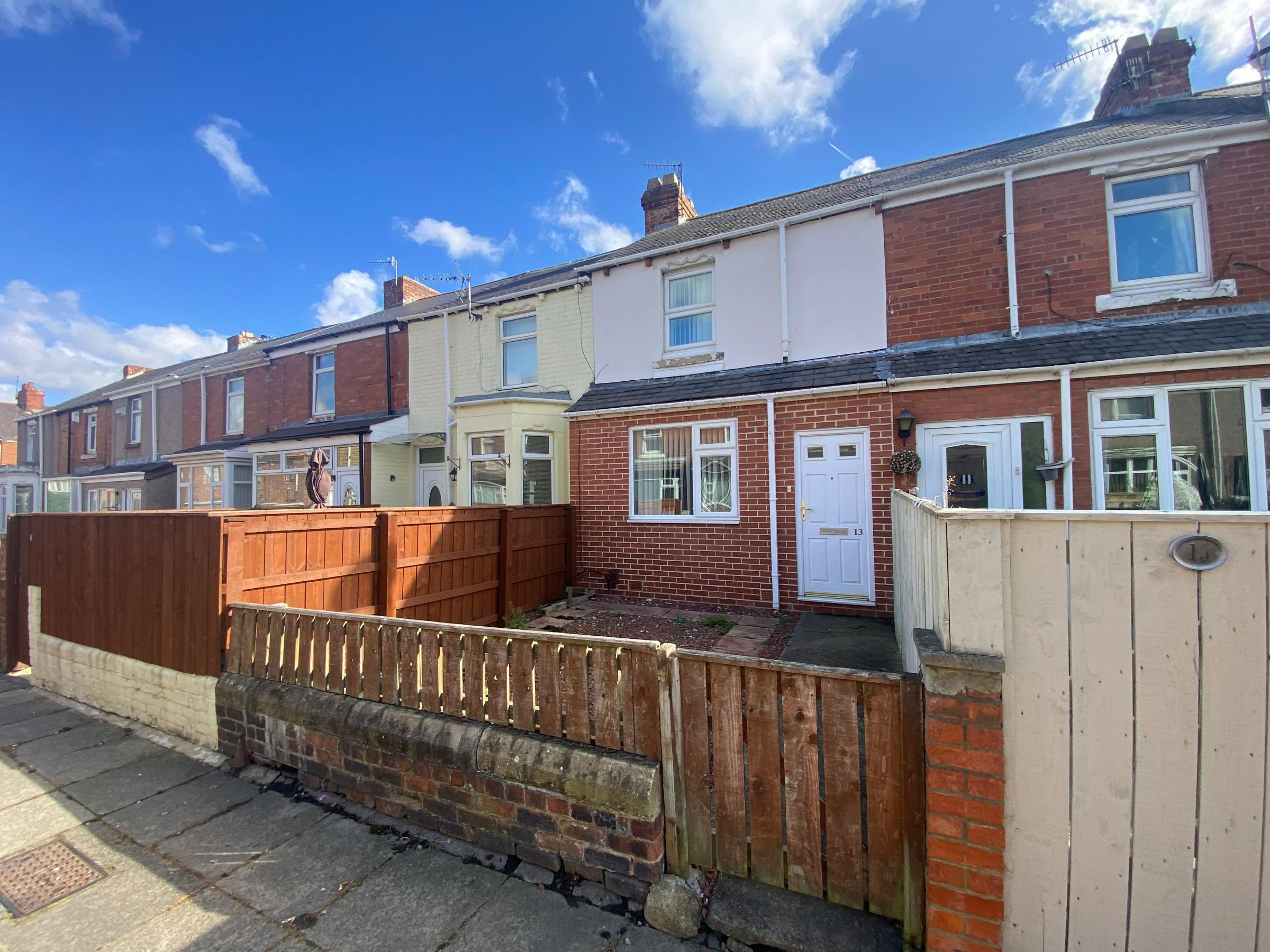 2 bed terraced house to rent in Fowler Gardens, Gateshead - Property Image 1