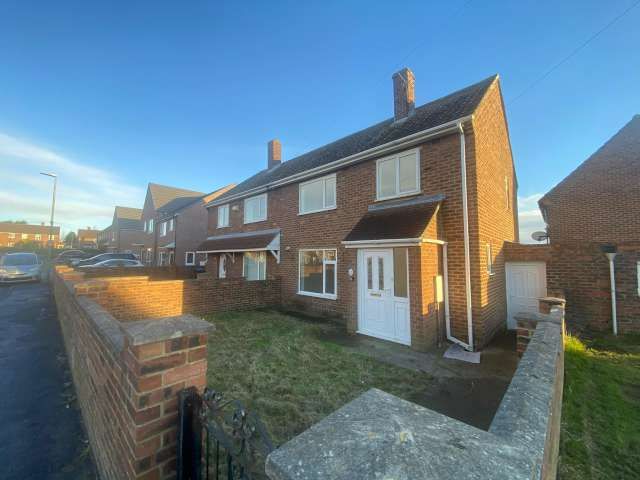 3 bed semi-detached house to rent in Surtees Avenue, Durham, DH6 