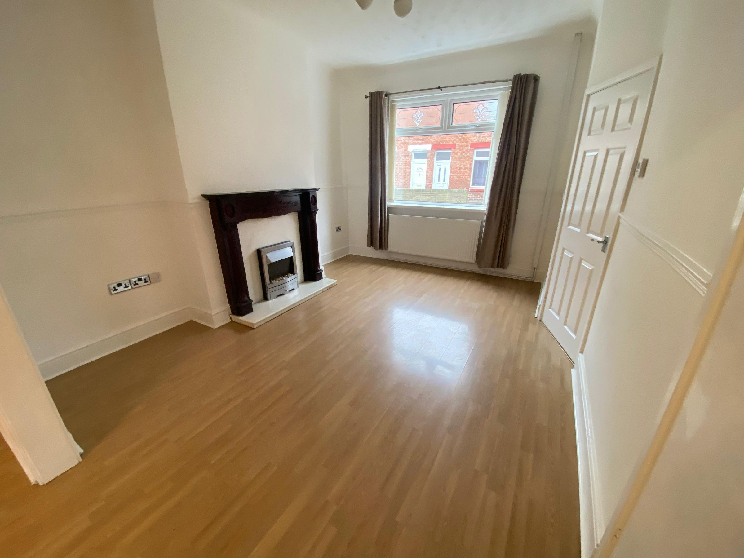 3 bed terraced house to rent in Brewer Street, Bishop Auckland 2