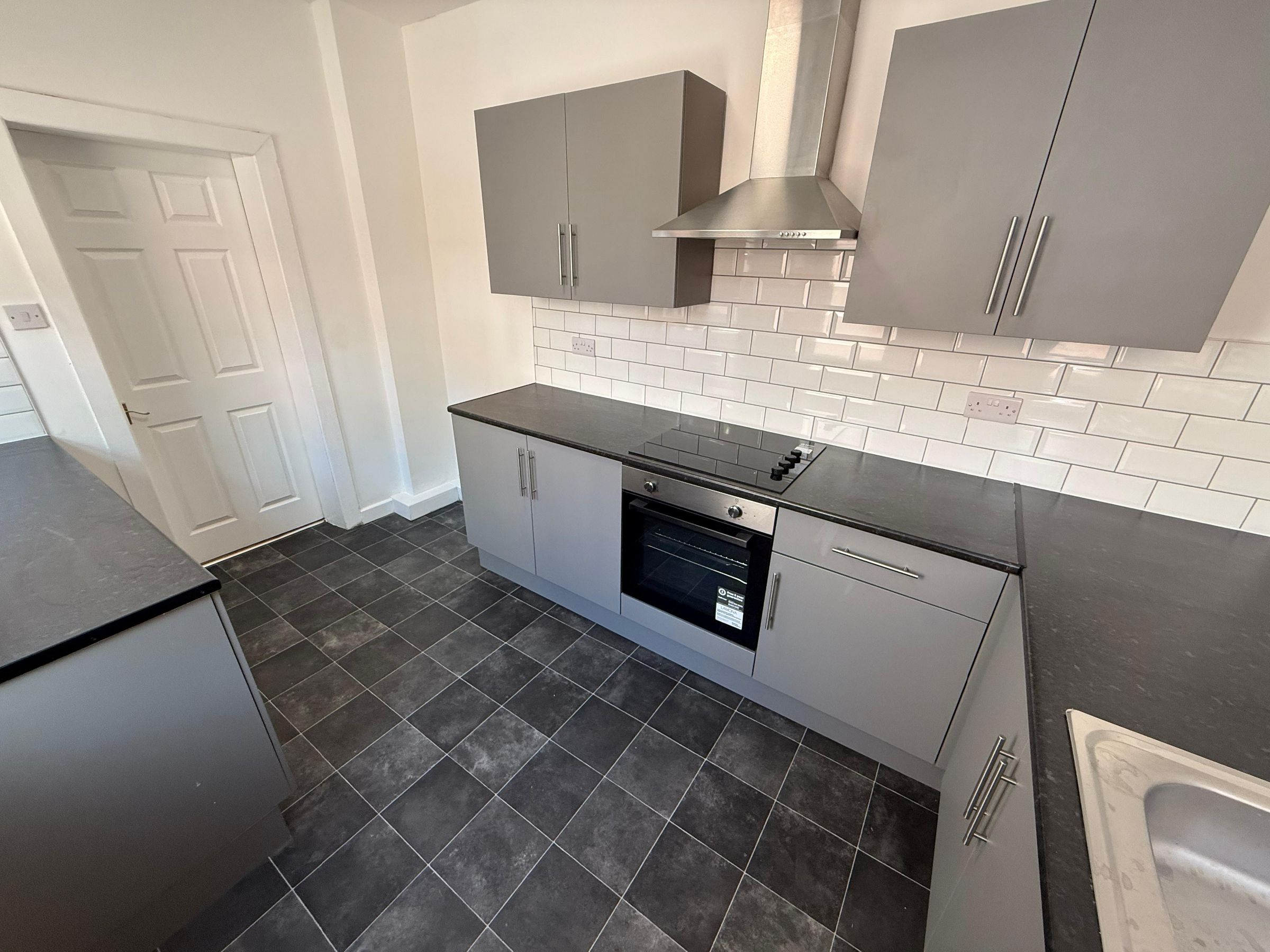 2 bed flat to rent in Faraday Grove, Gateshead 4