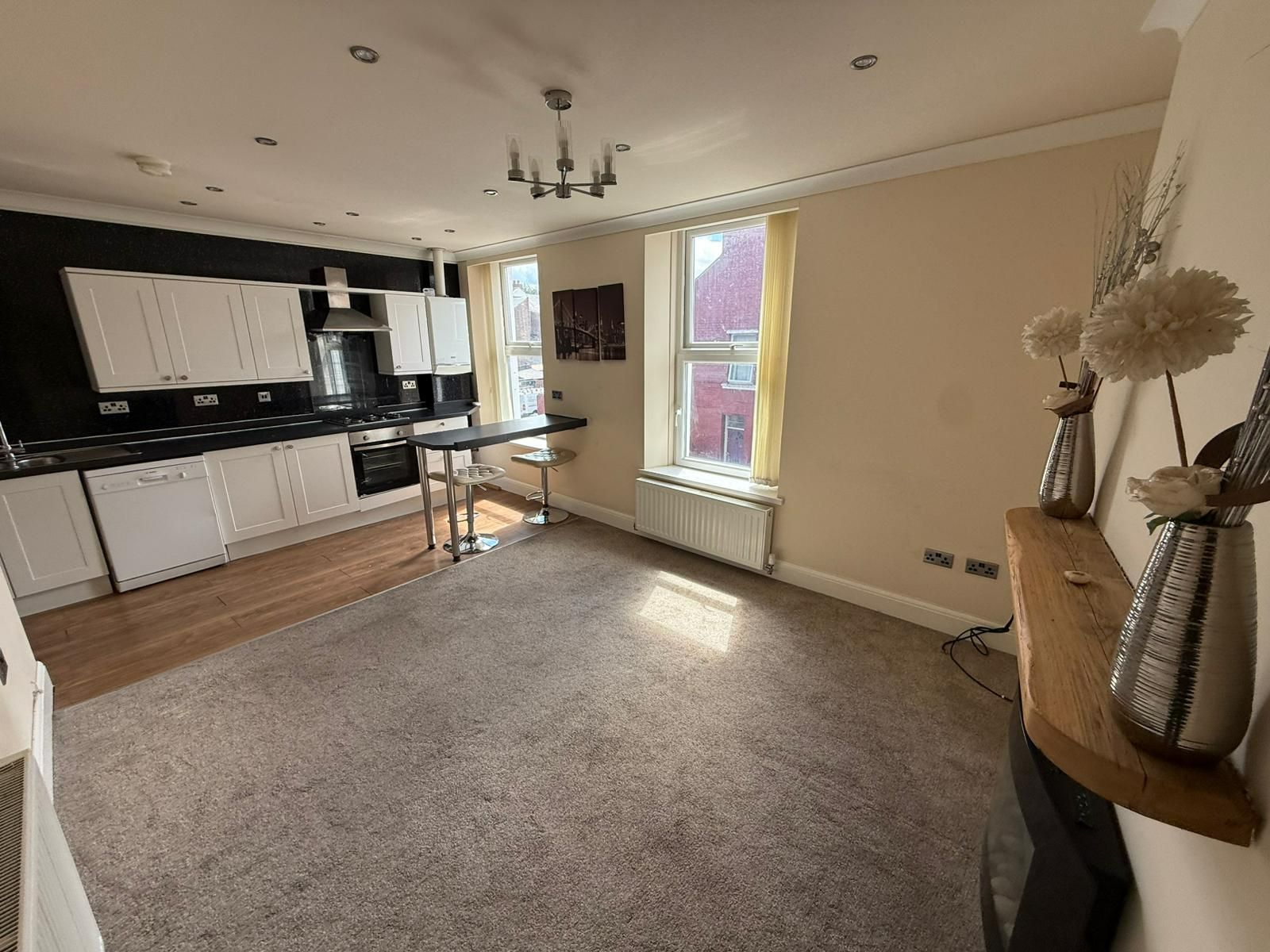 2 bed flat to rent in Western Hill, Sunderland 1