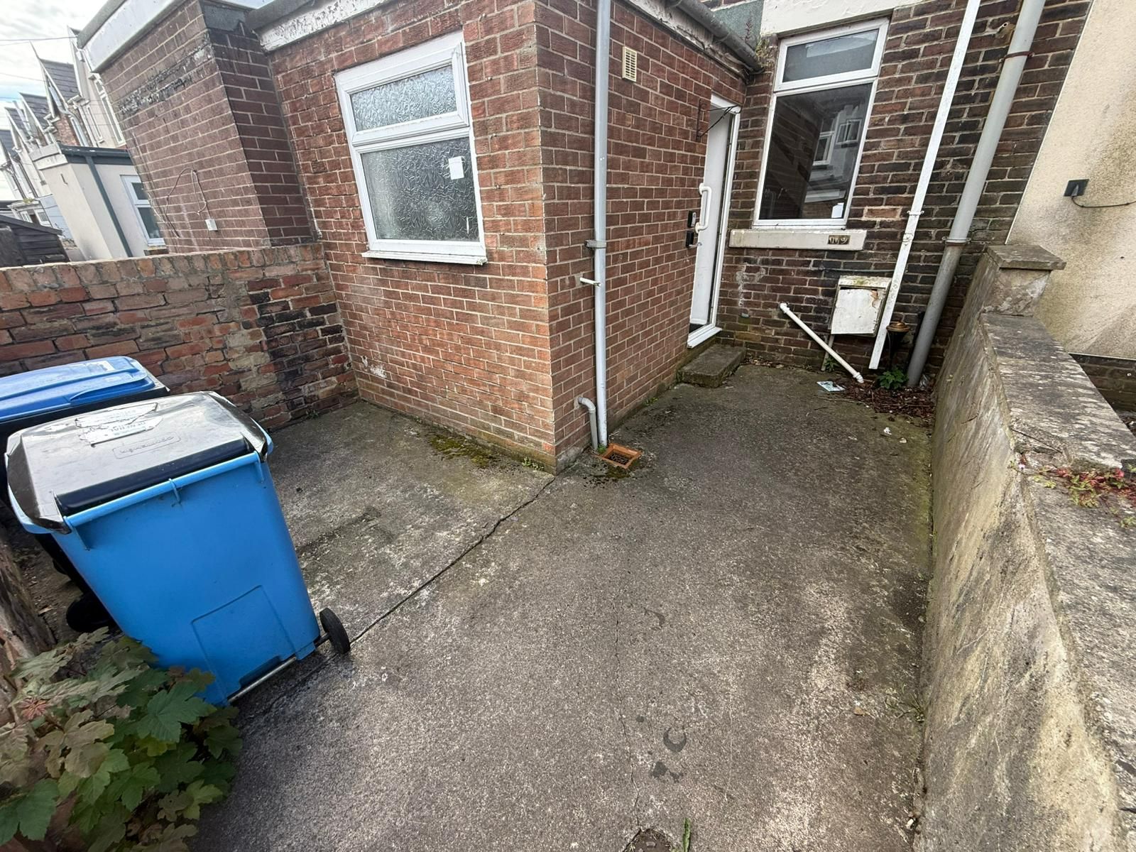 2 bed terraced house to rent in Cooperative Terrace, Durham 6