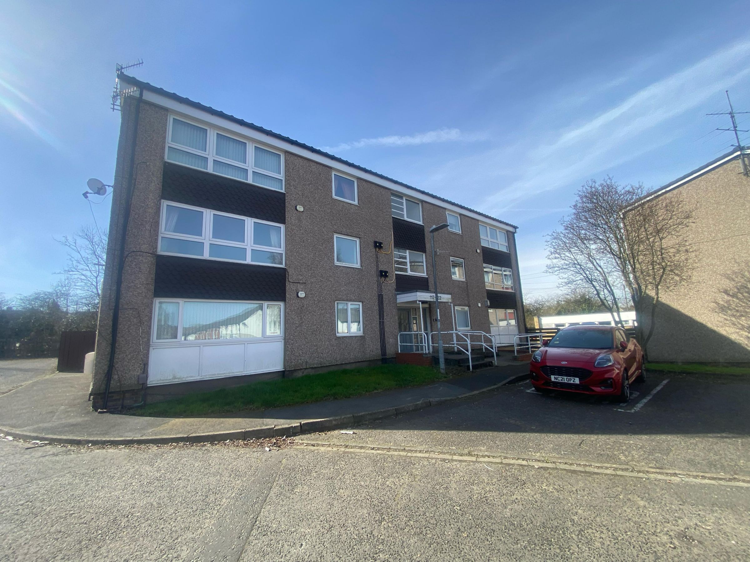 2 bed flat for sale in Meadow Lane, Gateshead - Property Image 1