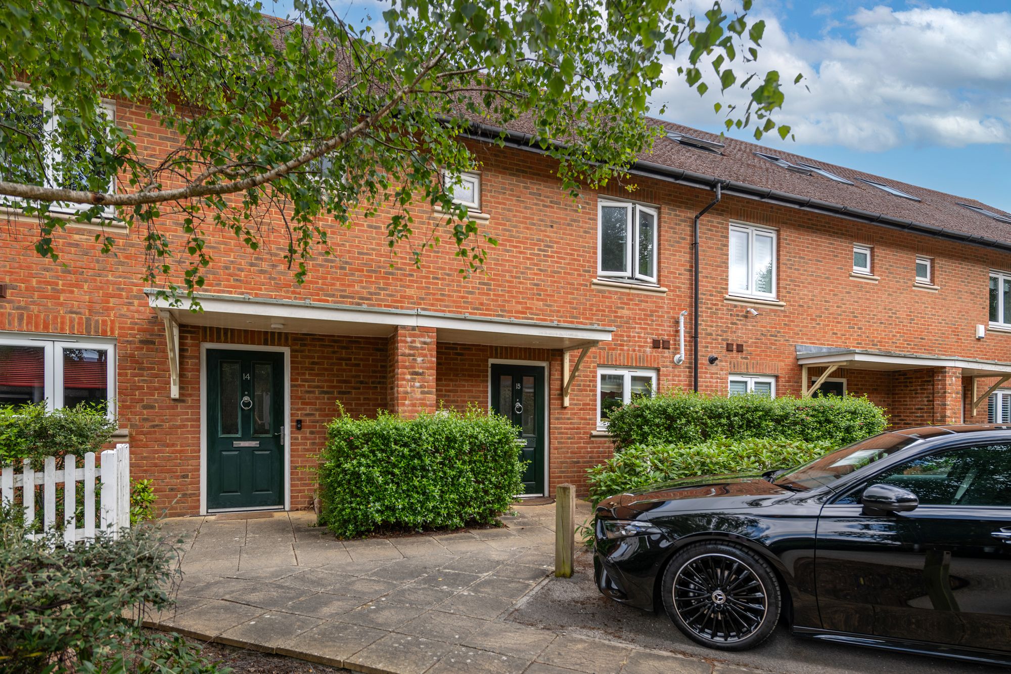 3 Bed Mid-Terraced House For Sale In Hylton Place, Redhill, RH1
