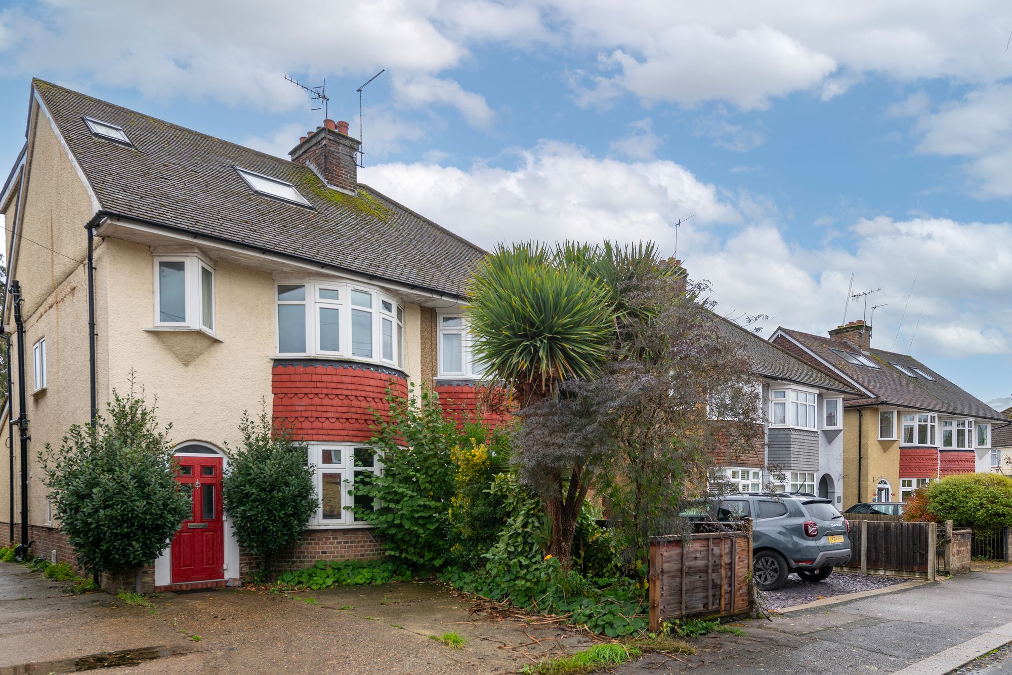 4 Bed Semi-Detached House For Sale In Knighton Road, Redhill, RH1