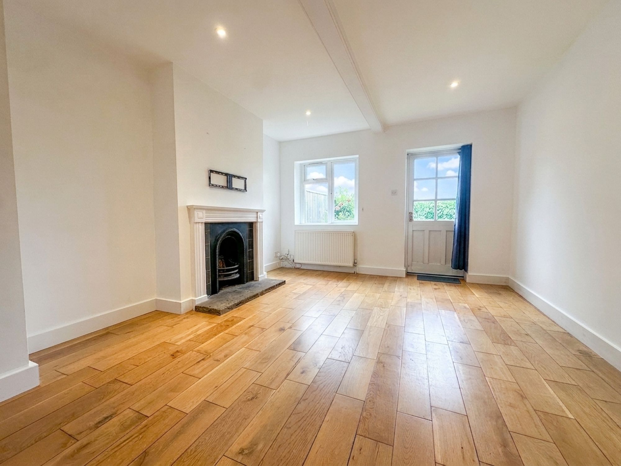 3 Bed End Of Terrace House For Sale In Common Road, Redhill, RH1