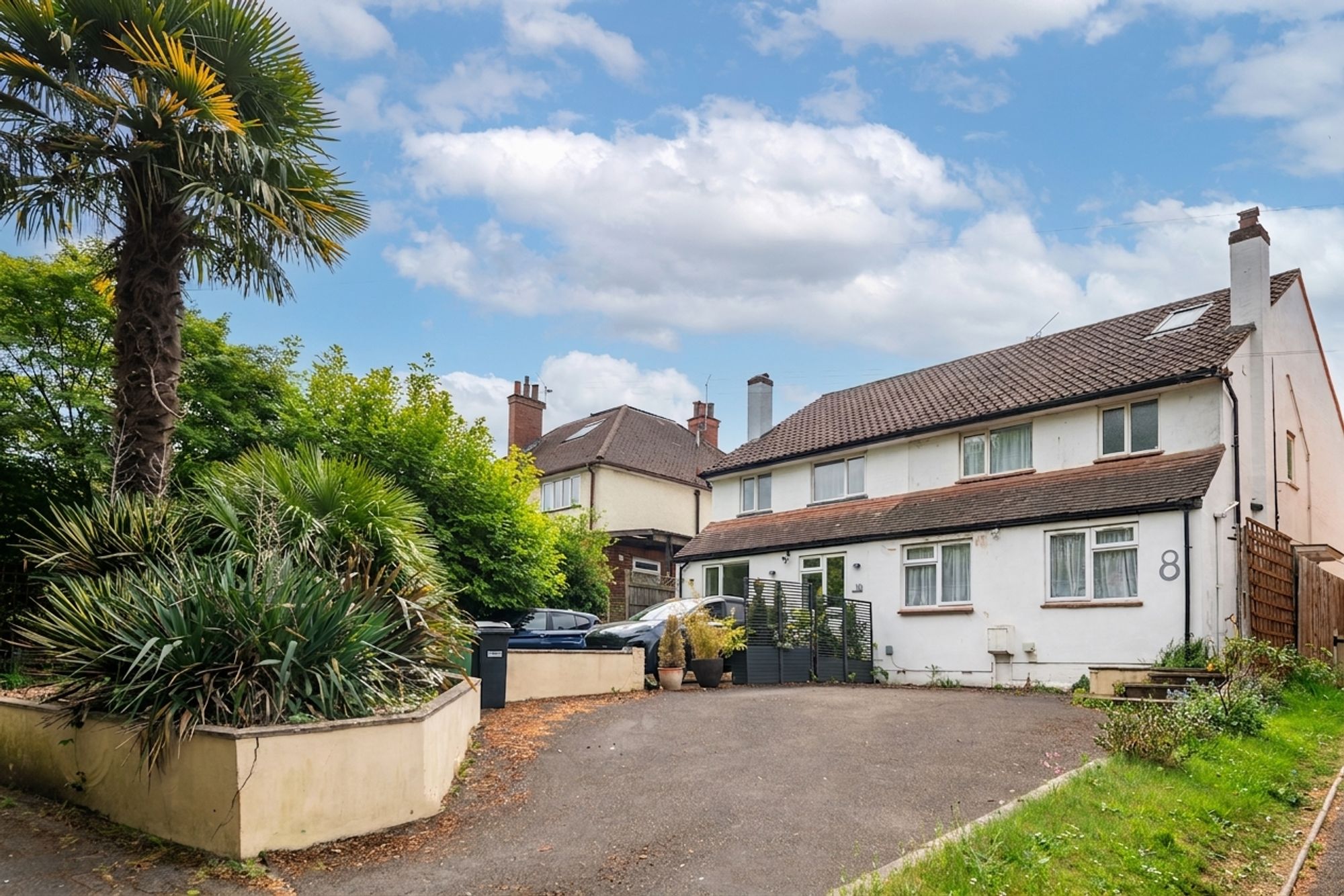 4 Bed Semi-Detached House For Sale In Woodlands Road, Redhill, RH1