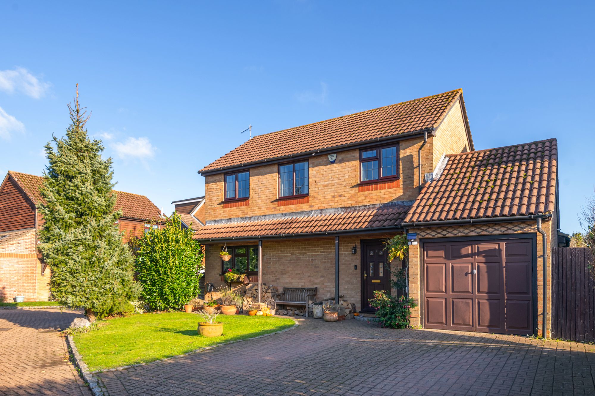 3 Bed Detached House For Sale In Baden Drive, Horley, RH6