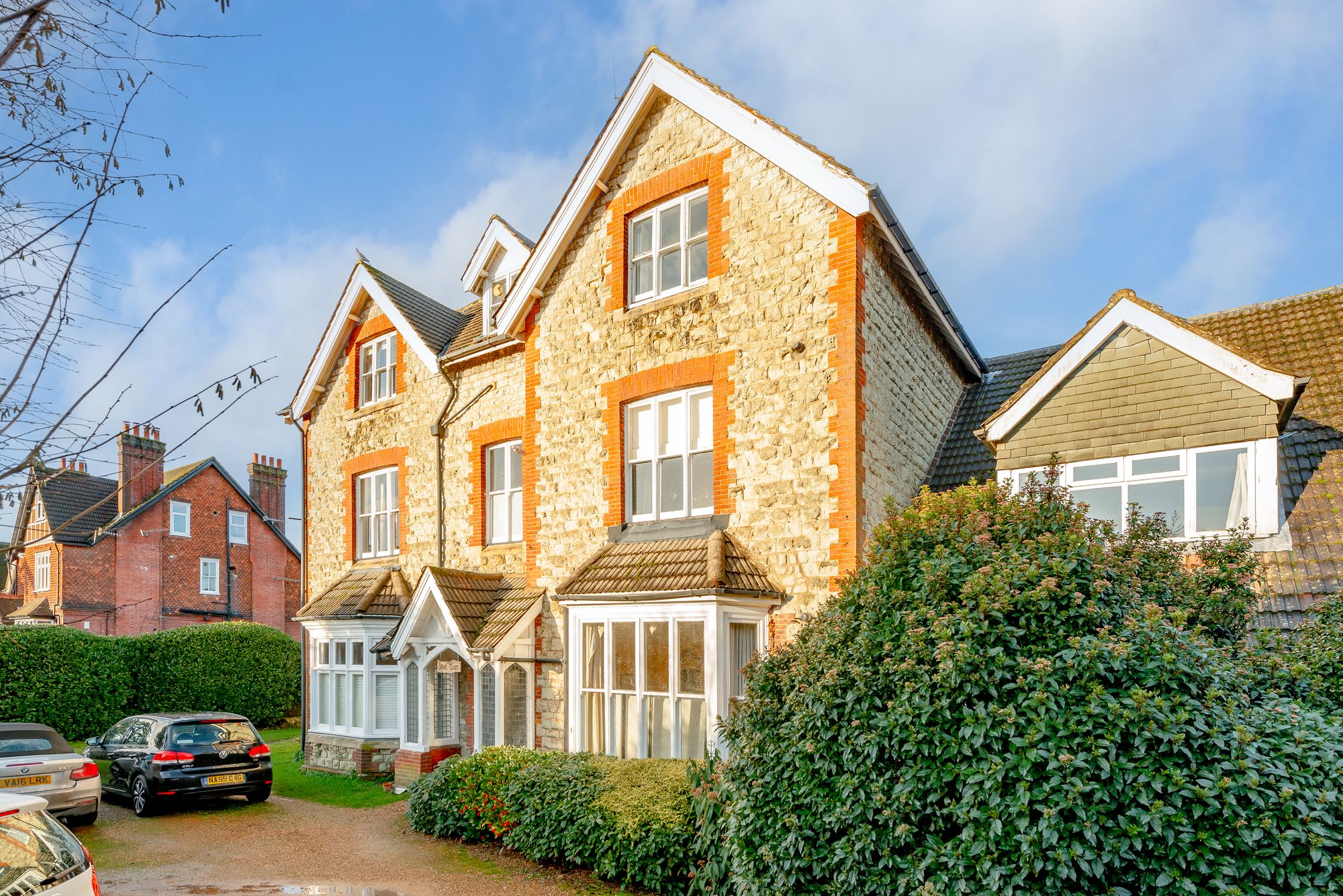 2 bed apartment for sale in Somers Road, Reigate, RH2 | Halliwell Marks