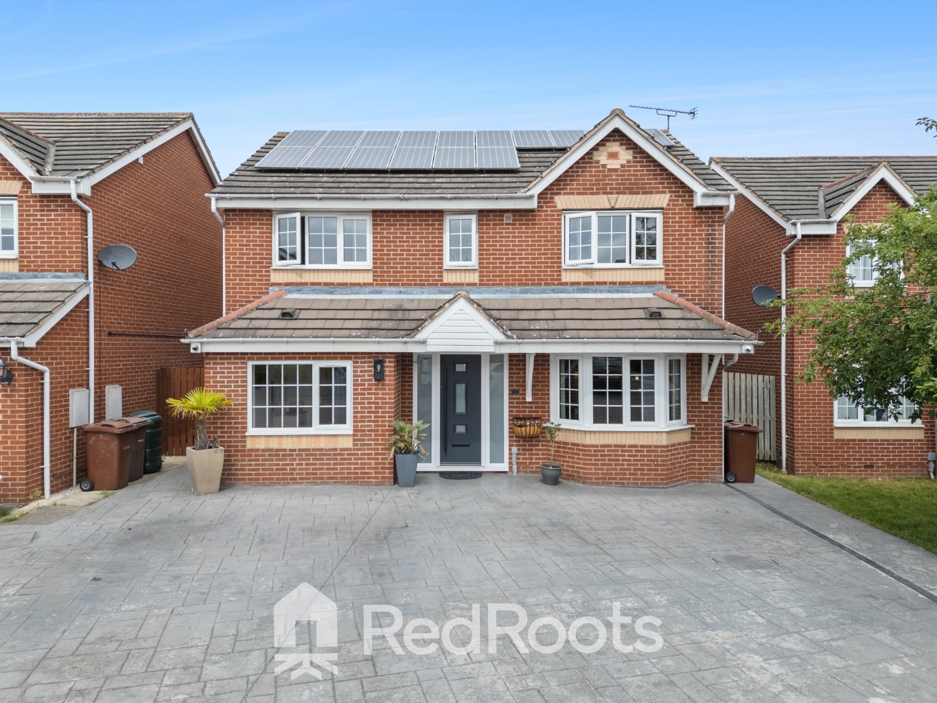 5 bed detached house for sale in Troon Close, Normanton, WF6  - Property Image 1