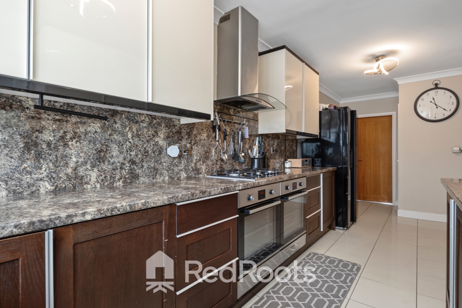4 bed semi-detached house for sale in Kings Close, Hatfield, Doncaster, DN7  - Property Image 5