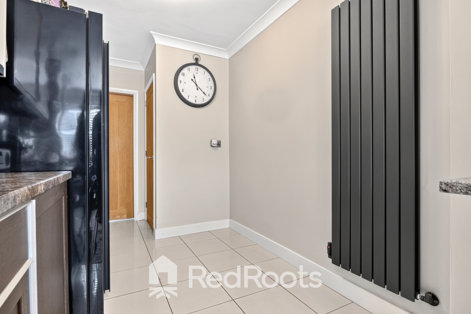 4 bed semi-detached house for sale in Kings Close, Hatfield, Doncaster, DN7  - Property Image 6