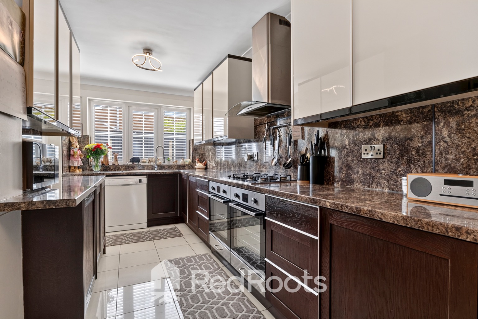 4 bed semi-detached house for sale in Kings Close, Hatfield, Doncaster, DN7  - Property Image 2