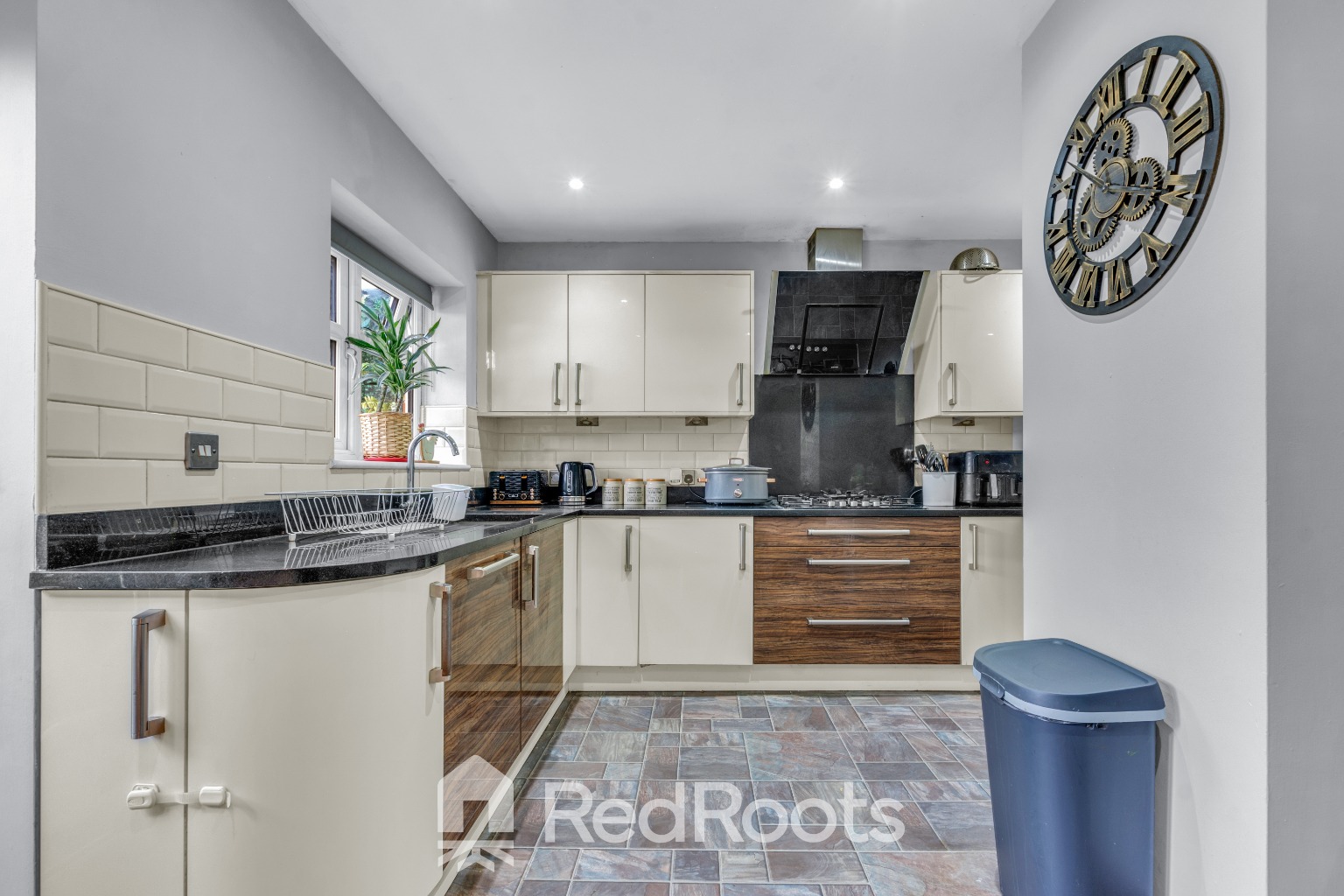 6 bed semi-detached house for sale in Cromwell Drive, Sprotbrough, DN5  - Property Image 4