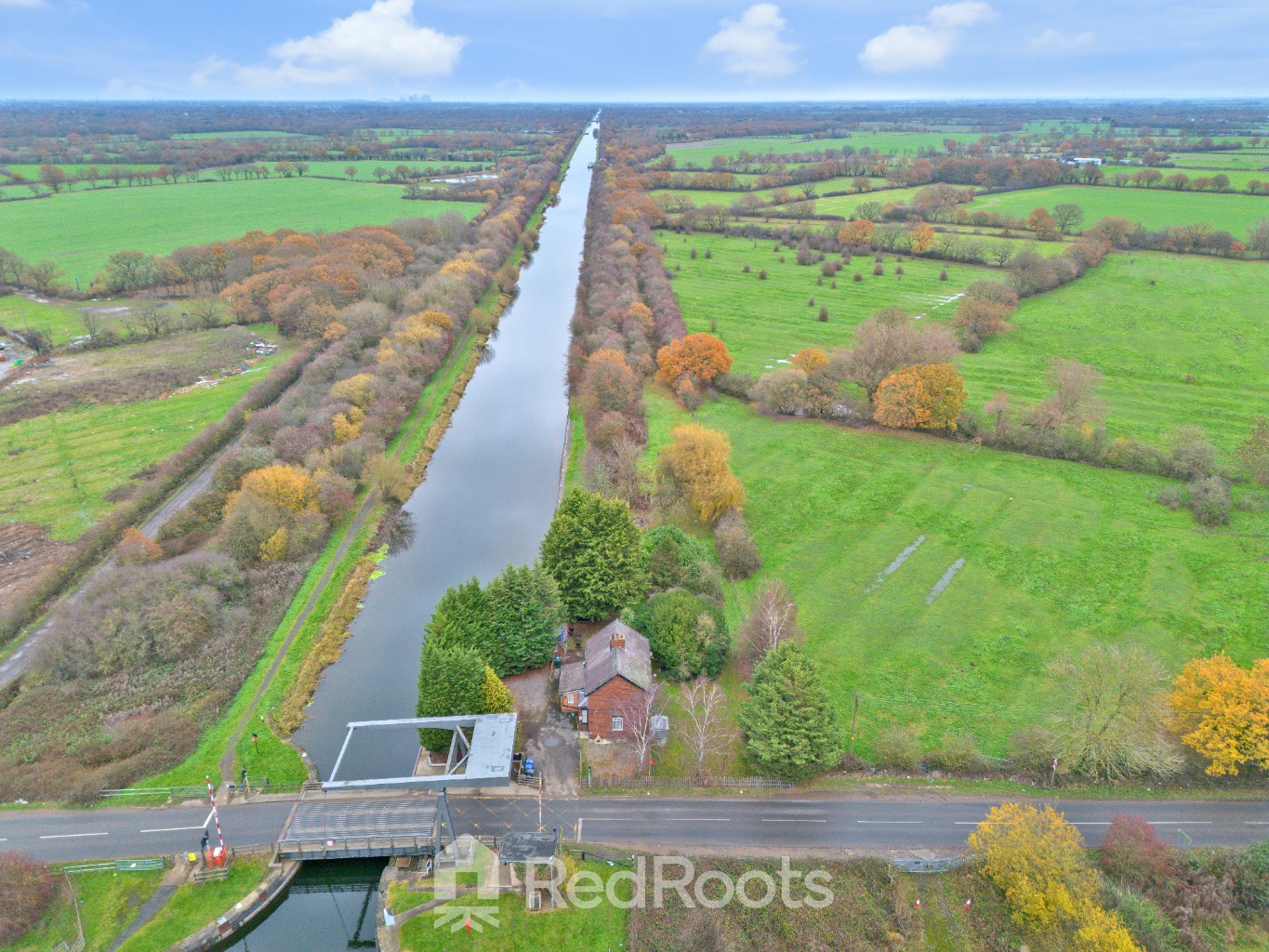 3 bed detached house for sale in Swing Bridge House, Kirkhouse Green, Doncaster, South Yorkshire, DN7 5TE  - Property Image 2