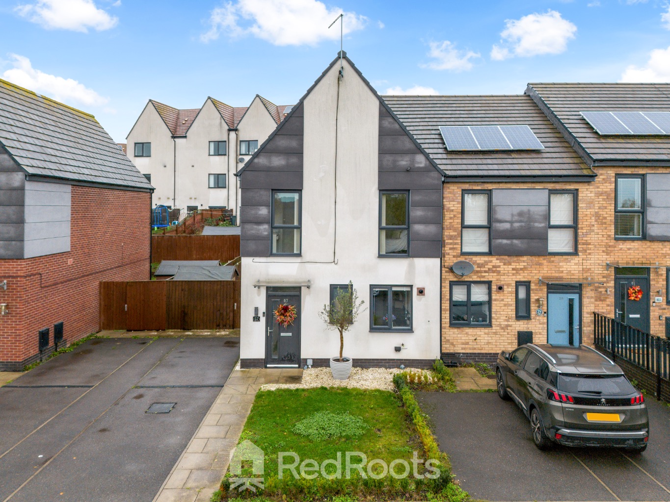 3 bed end of terrace house for sale in South Elmsall, Pontefract, West Yorkshire, WF9  - Property Image 1
