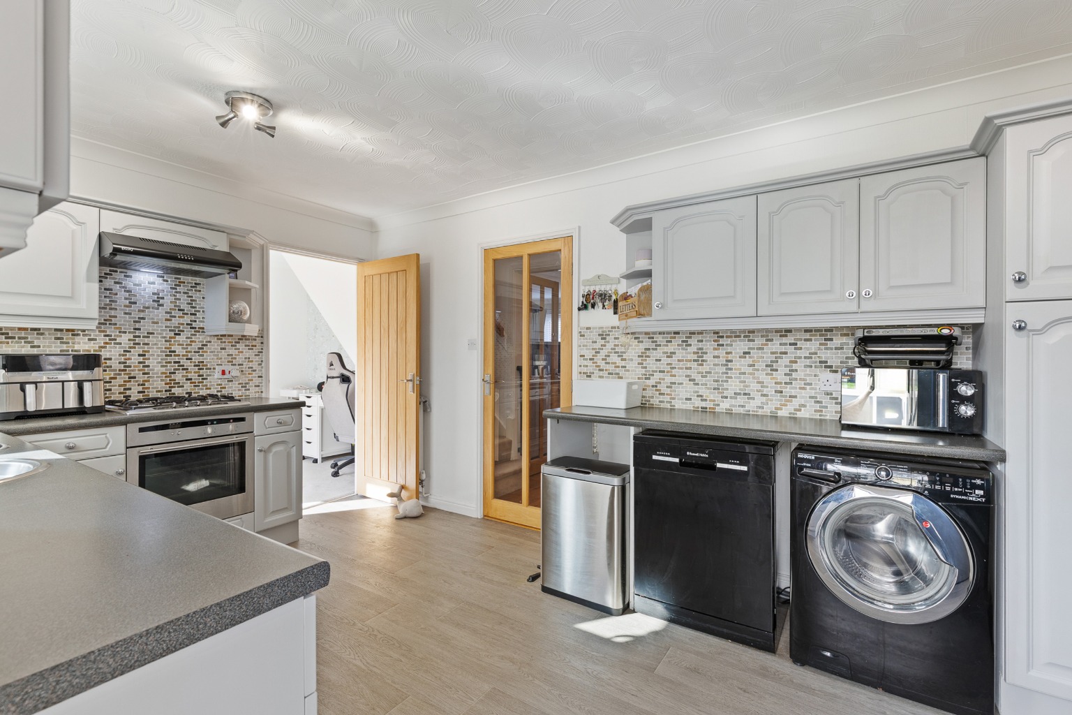 4 bed detached house for sale in Greenwood Avenue, Balby, Doncaster, South Yorkshire, DN4 0XE  - Property Image 10