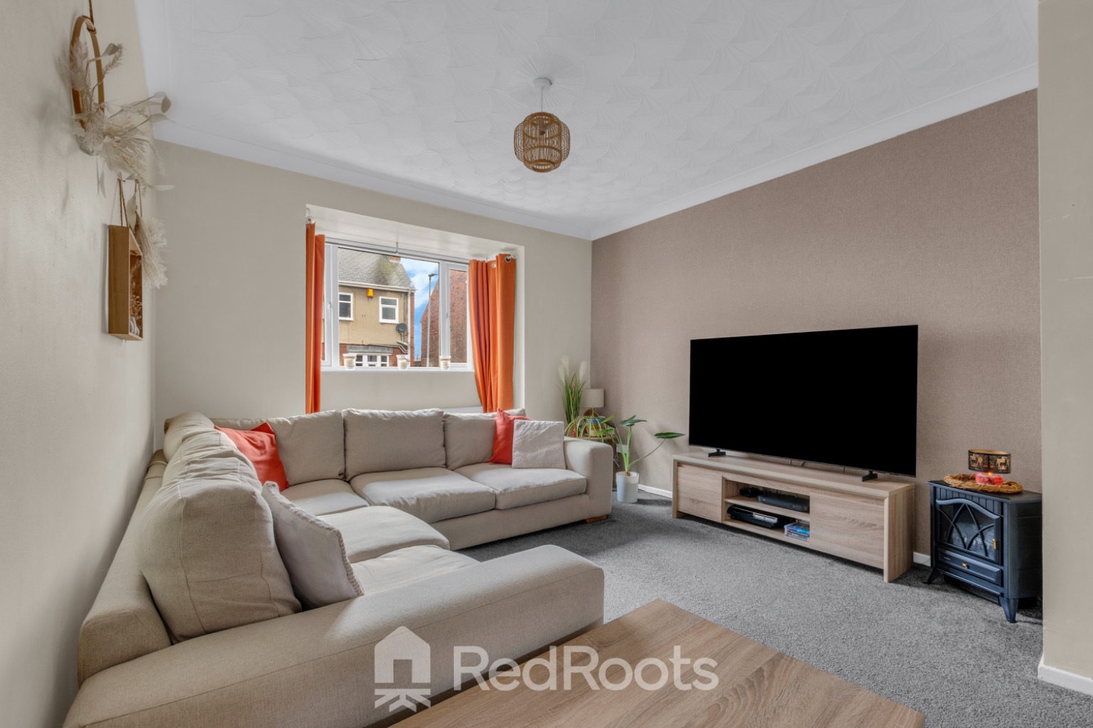 4 bed terraced house for sale in South Elmsall, Pontefract, West Yorkshire, WF9 - Property Image 3