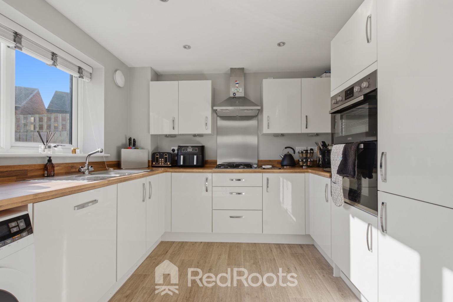 3 bed detached house for sale in Chester Drive, Doncaster, South Yorkshire, DN4  - Property Image 8