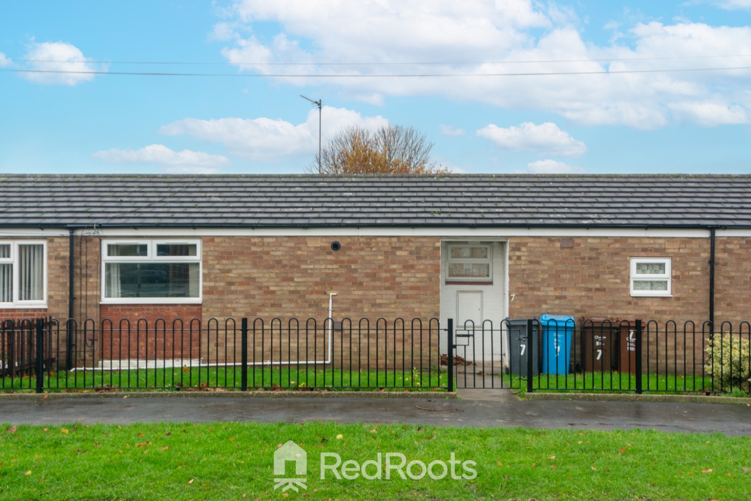 2 bed semi-detached bungalow to rent in Wareham Close, Bransholme, Hull, East Riding of Yorkshire, HU7