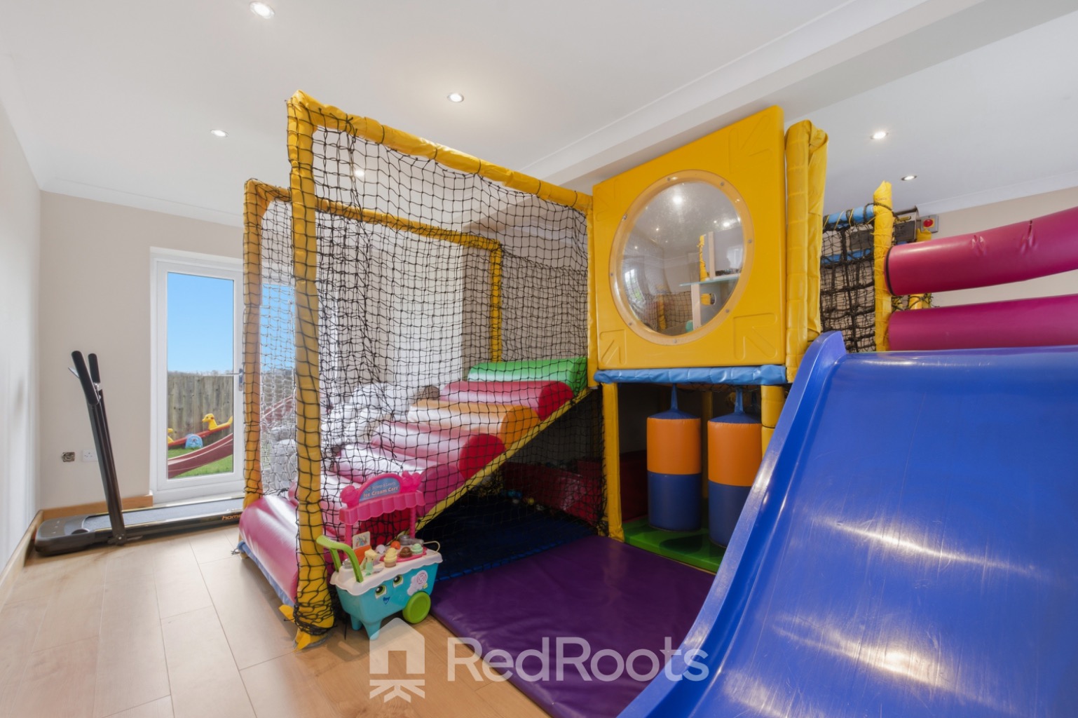 5 bed detached house for sale in Peters Close, Upton, Pontefract, West Yorkshire, WF9  - Property Image 14