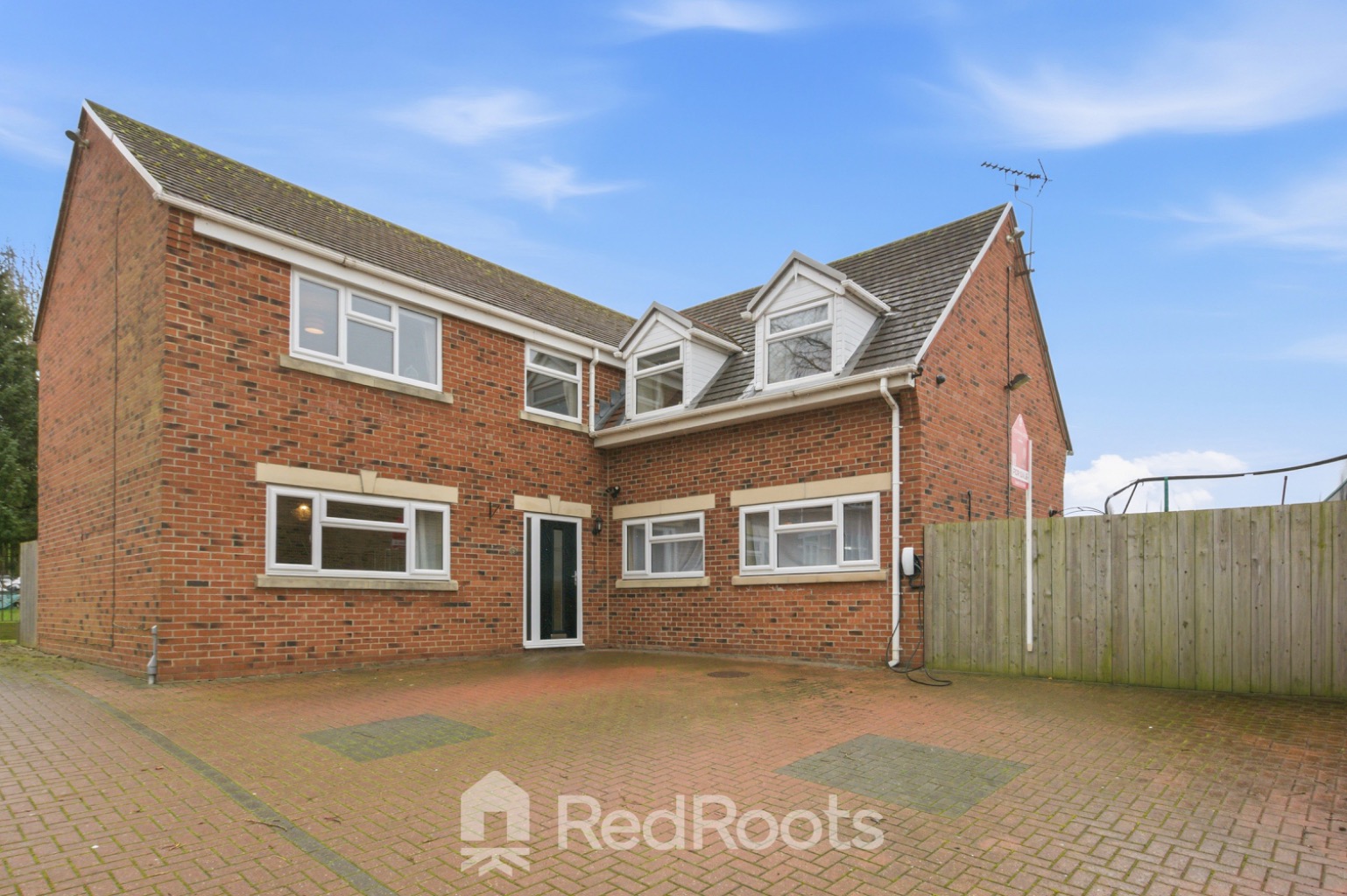 5 bed detached house for sale in Peters Close, Upton, Pontefract, West Yorkshire, WF9  - Property Image 37