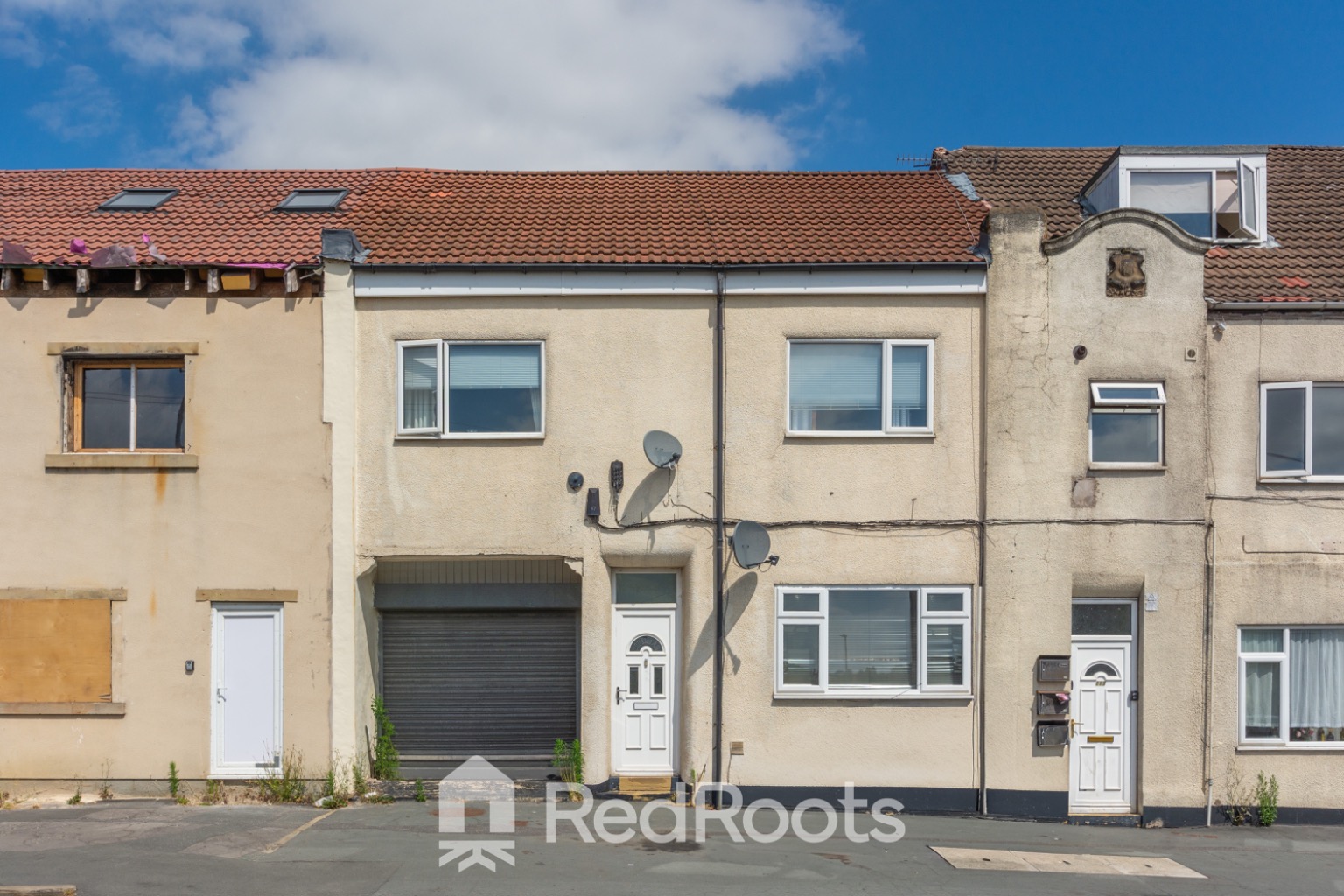 4 bed flat for sale in South Elmsall, Pontefract, West Yorkshire, WF9  - Property Image 1